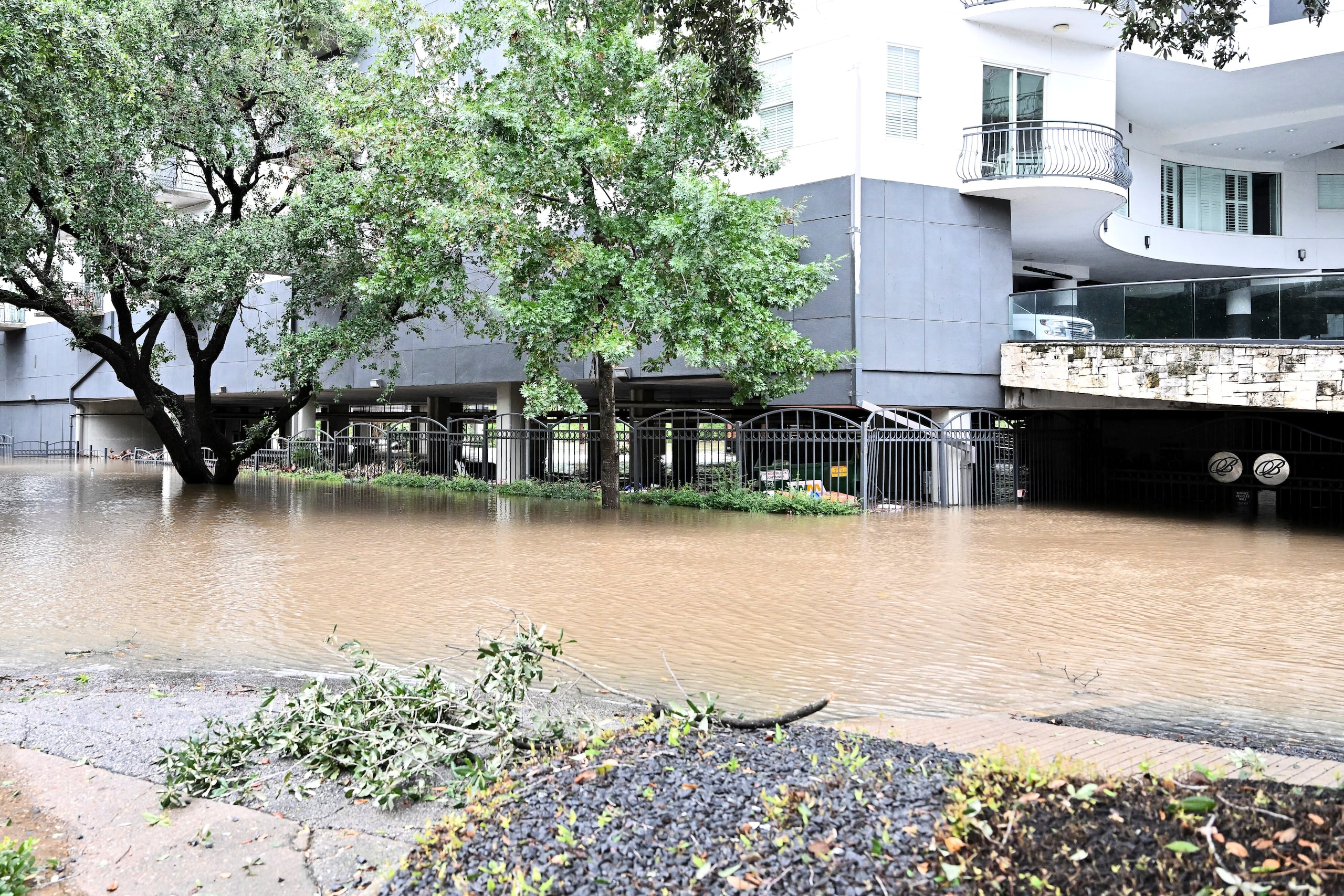 La comisión de servicios públicos de Texas ha comenzado a investigar la preparación y la respuesta de la compañía de servicio eléctrico de Houston, CenterPoint a Beryl. Se espera un informe final para el 1 de diciembre.