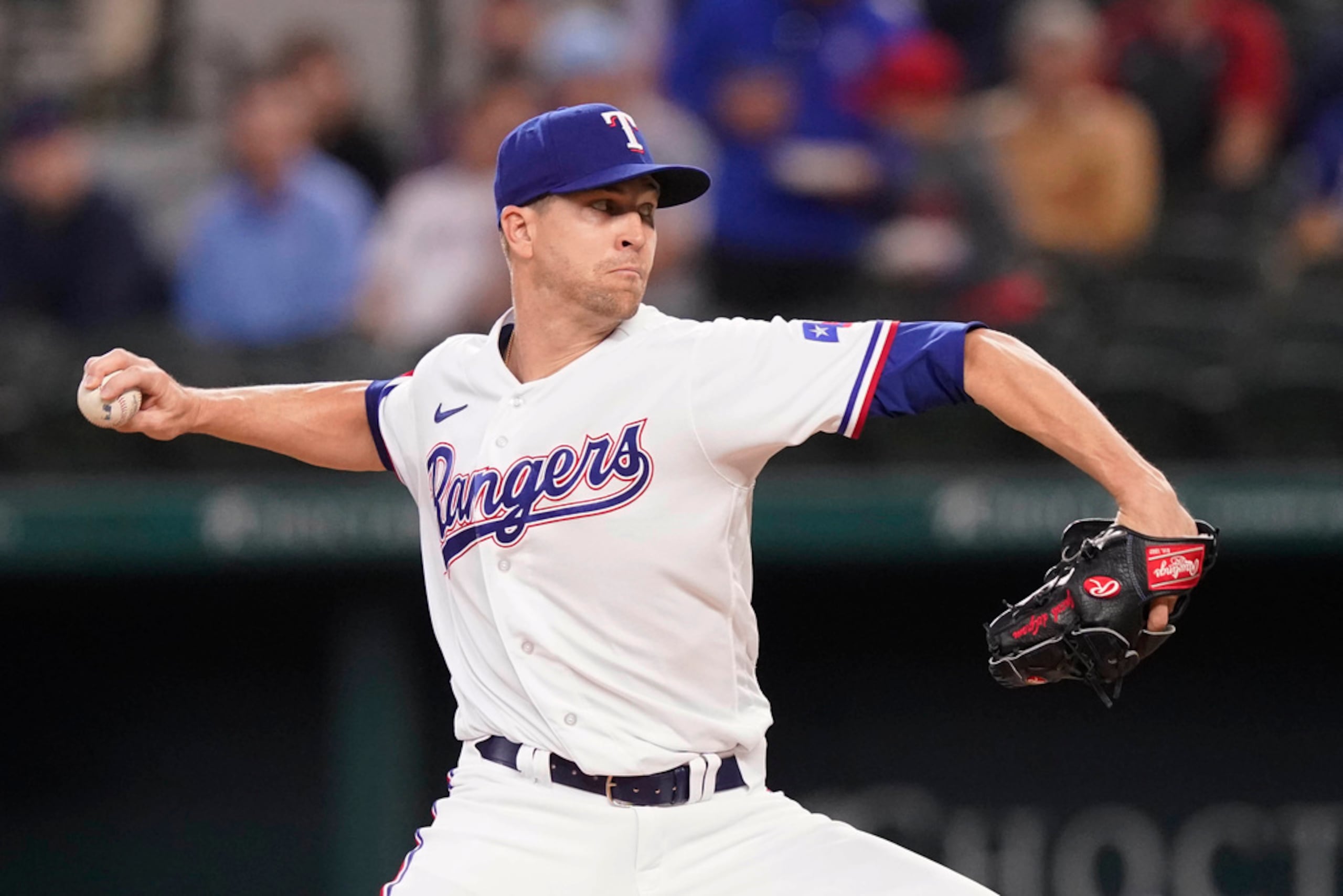 Jacob deGrom no regresará a la rotación de los Rangers hasta el 2025.