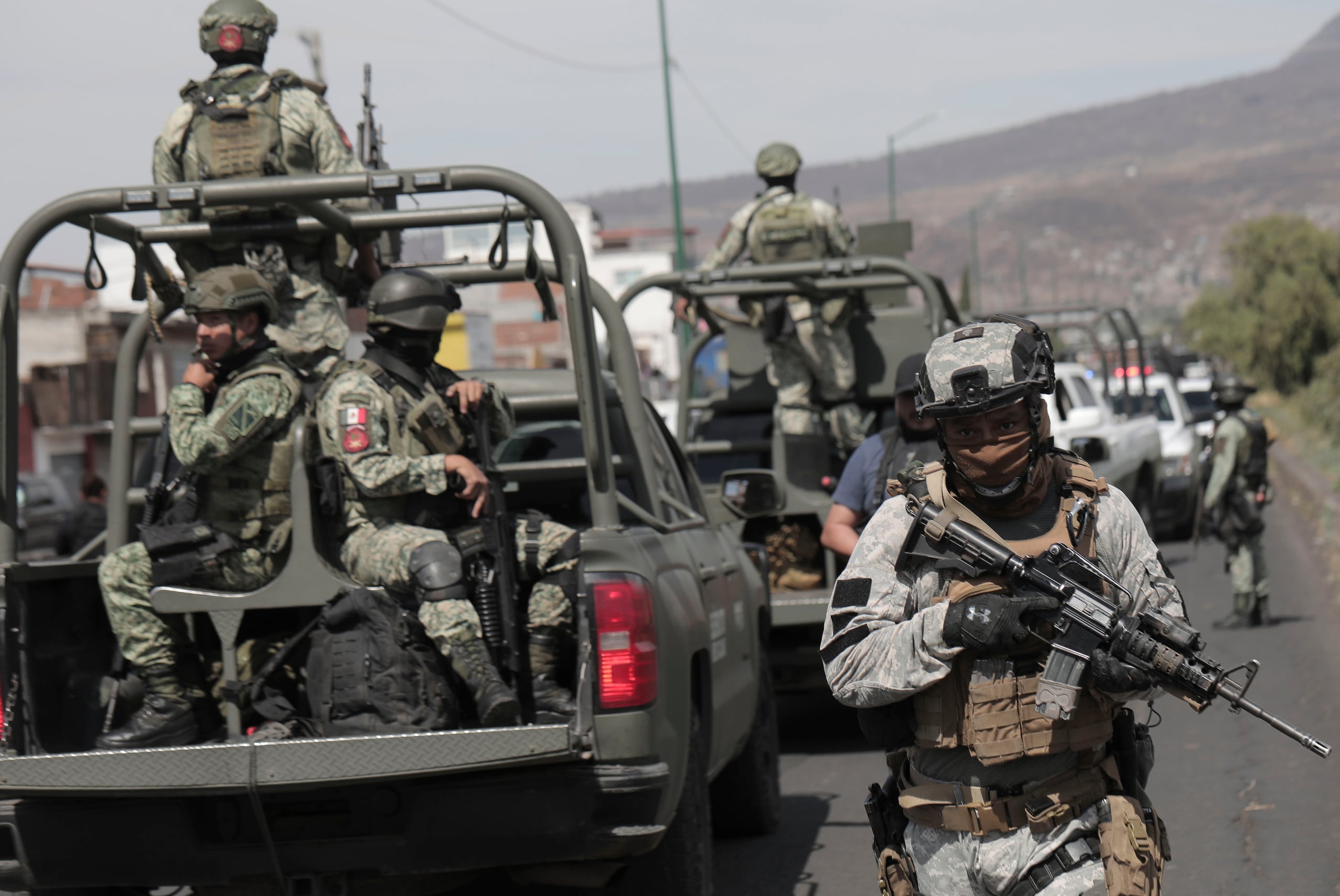Los detenidos forman parte de un brazo armado integrado por mexicanos y exmilitares colombianos que operan bajo las órdenes del Cartel Jalisco Nueva Generación (CJNG).