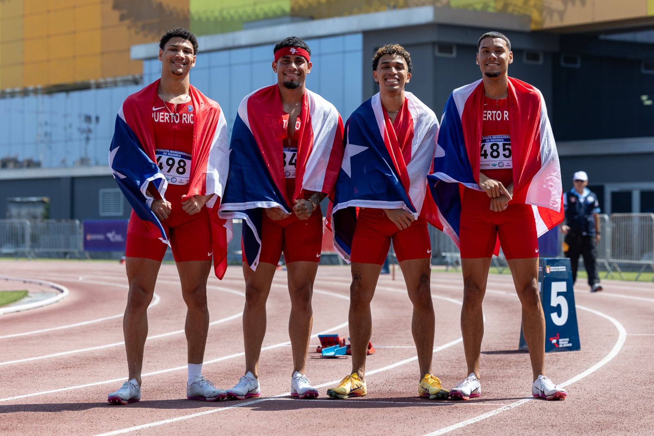 El cuarteto masculino de 4x100m se coronó campeón iberoamericano con tiempo de 38.84 segundos.