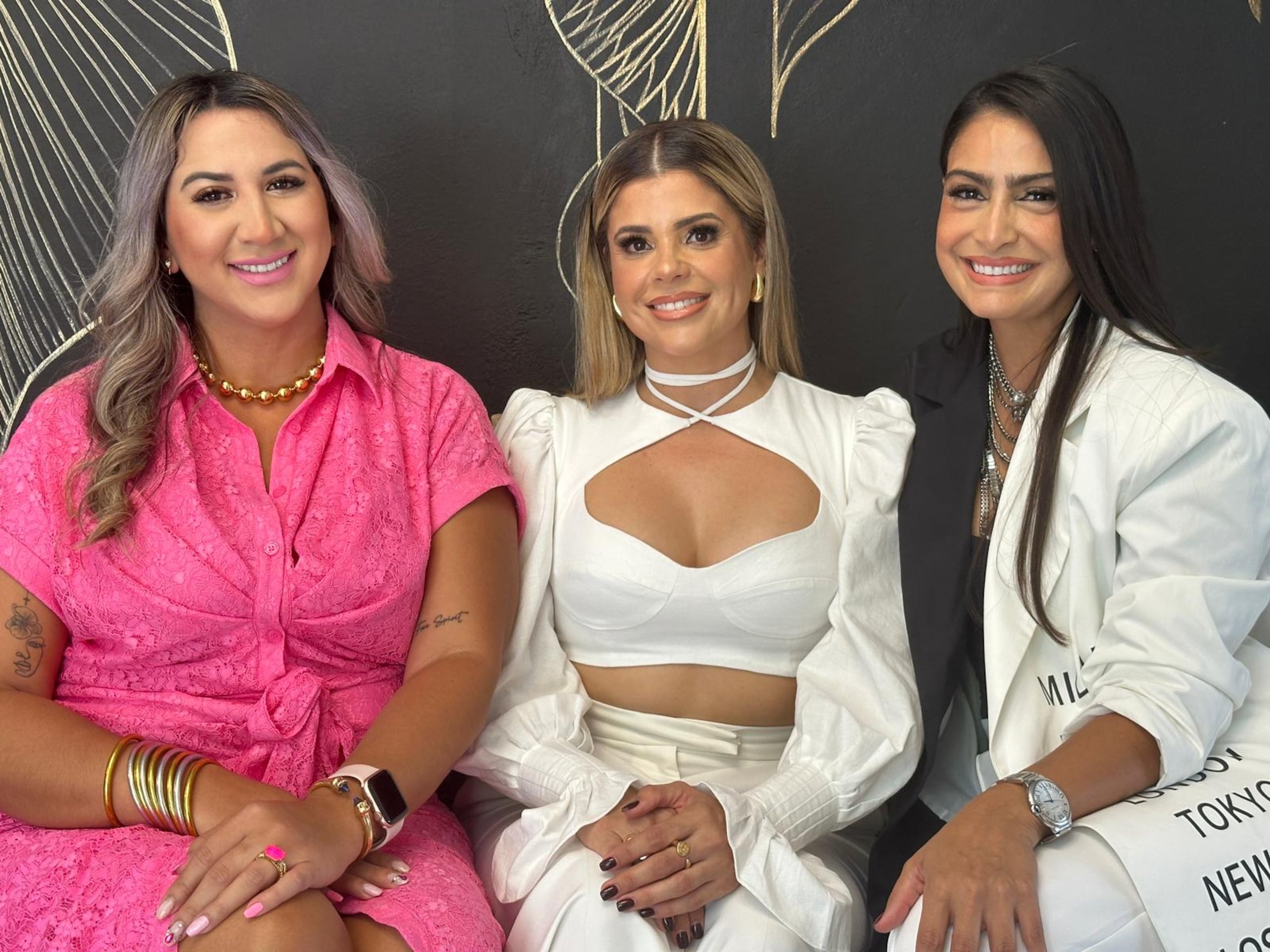 Layla Marie Trujillo, Joselyn Serrano y Mariannie Segarra formalizaron sus conversaciones casuales en un "podcast" con el que poco a poco levantan una comunidad.