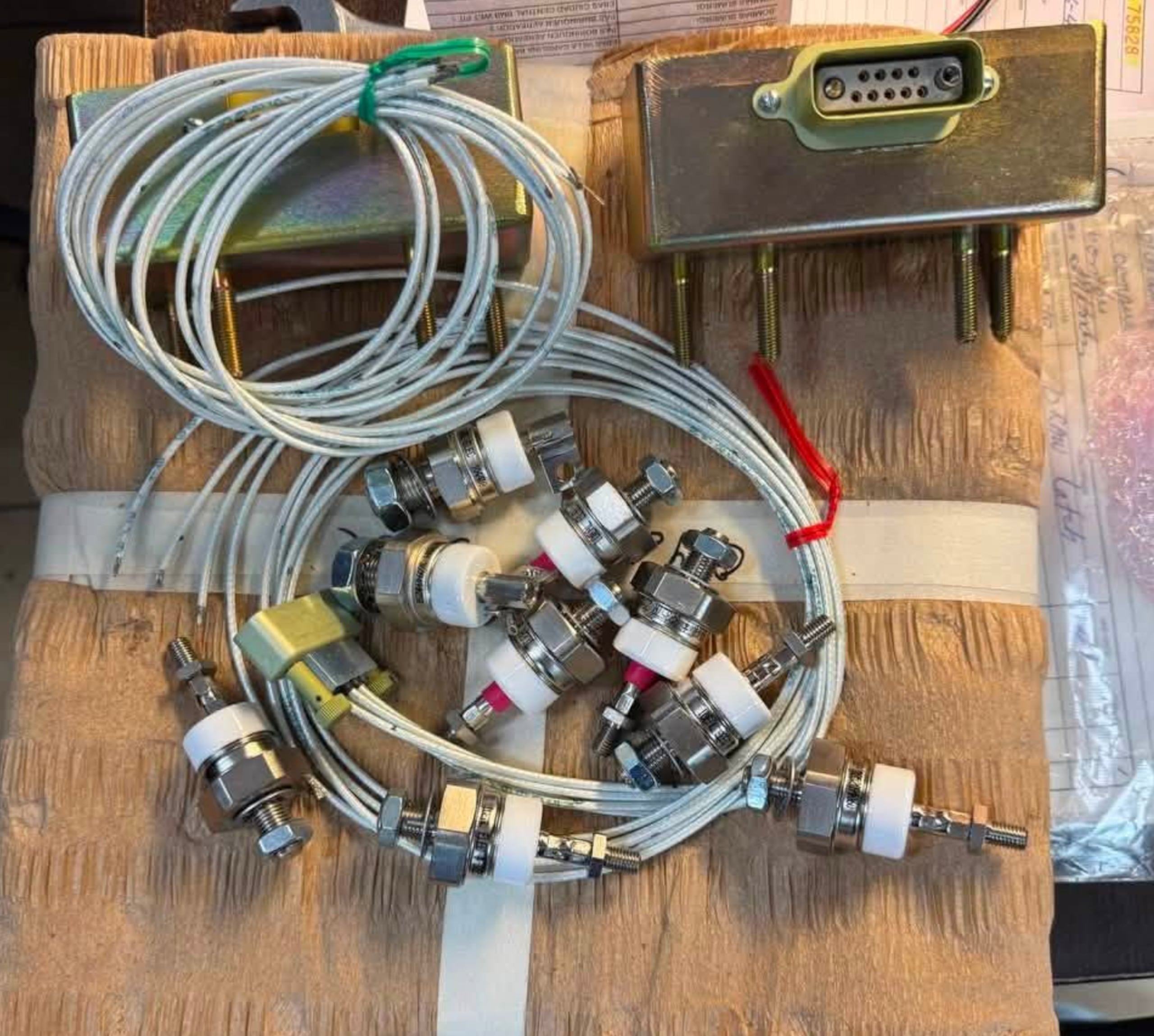 Pieza de reemplazo que llegó desde Ohio para lograr reparar la bomba averiada de la represa La Plata.