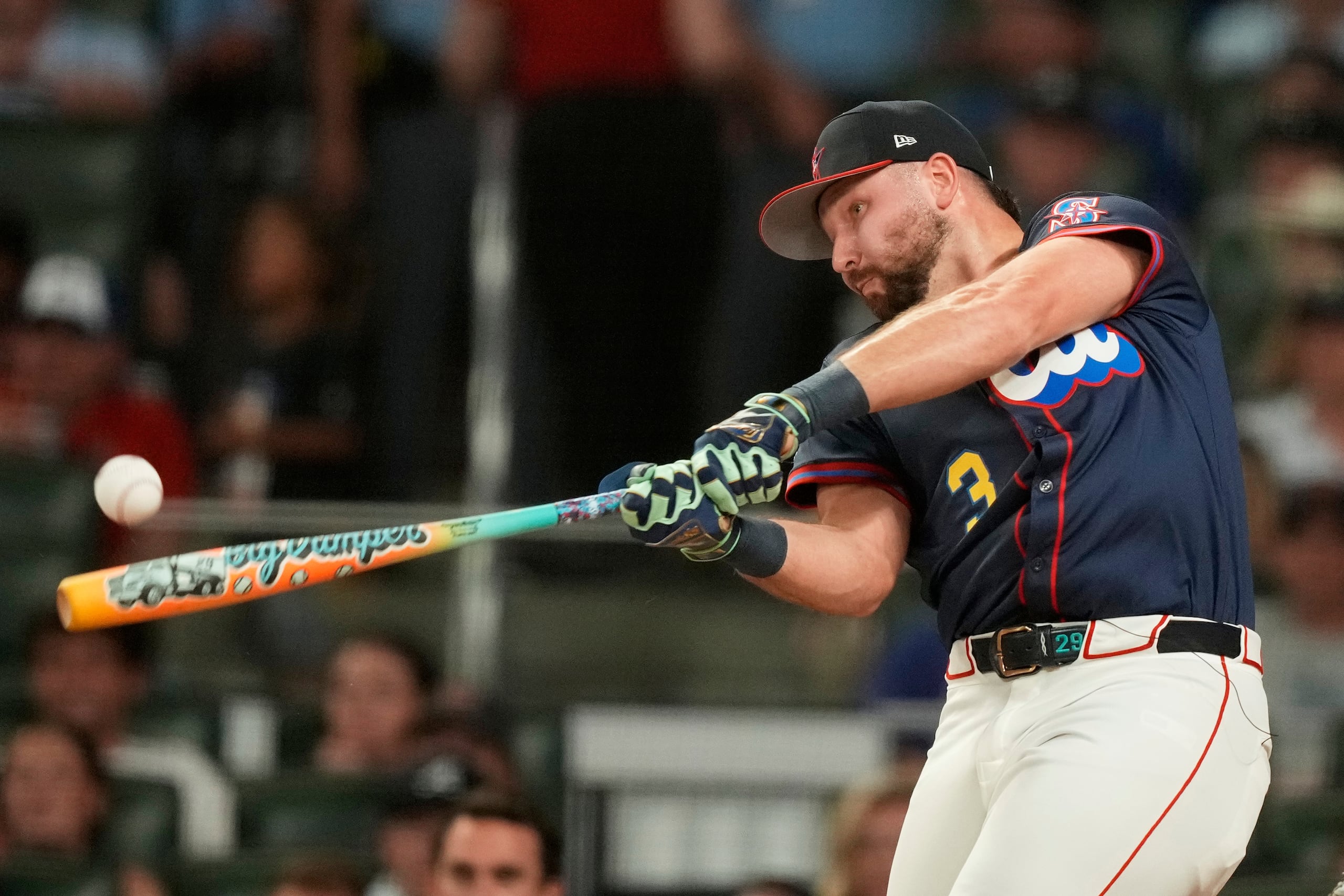 Cal Raleigh, de los Marineros de Seattle, compite en el Derbi de Jonrones del Juego de Estrellas de Grandes Ligas, el lunes 14 de julio de 2025, en Atlanta. (AP Foto/Brynn Anderson)