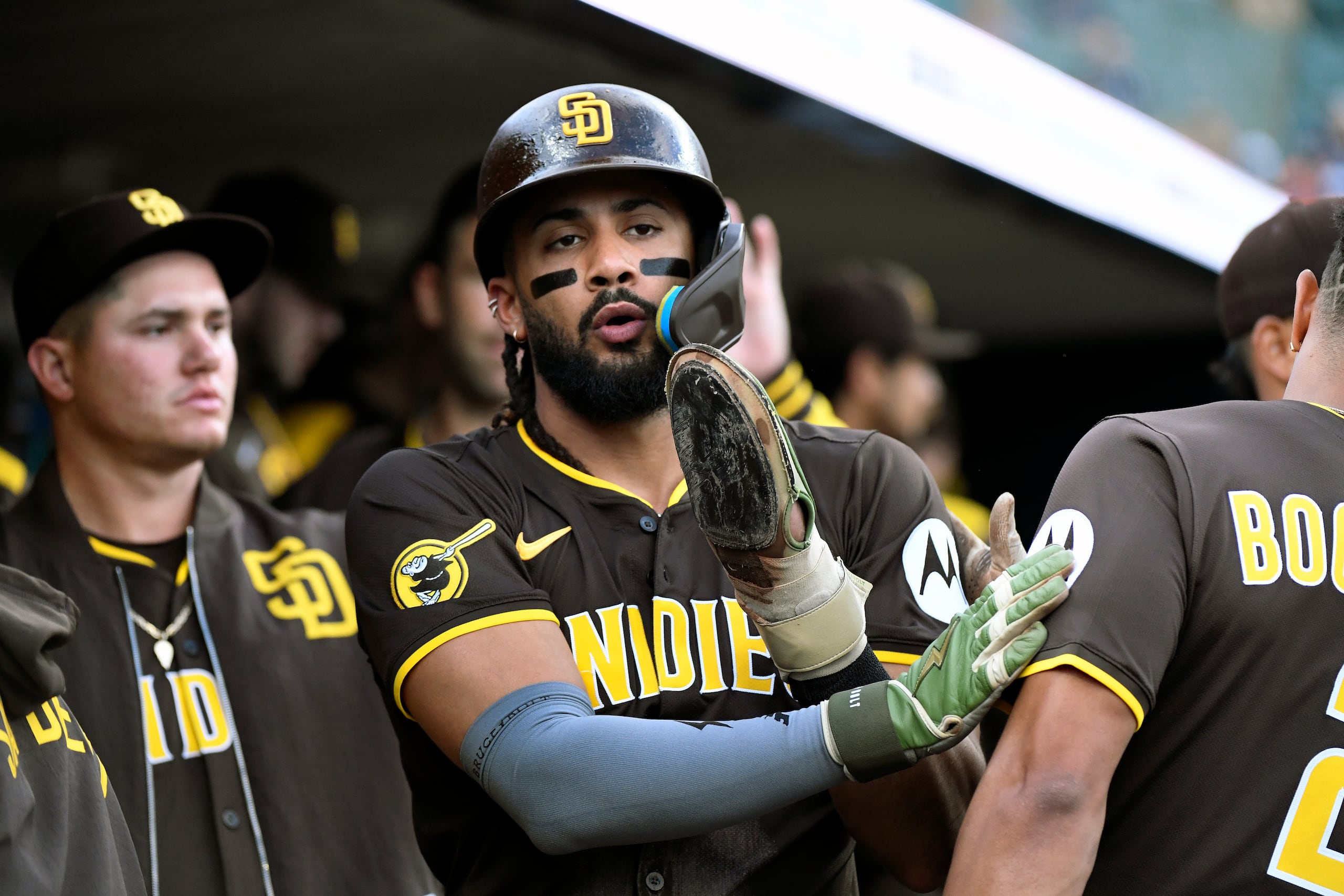 Fernando Tatis Jr, de los Padres de San Diego, luego de anotar una carrera ante los Tigers de Detroit.