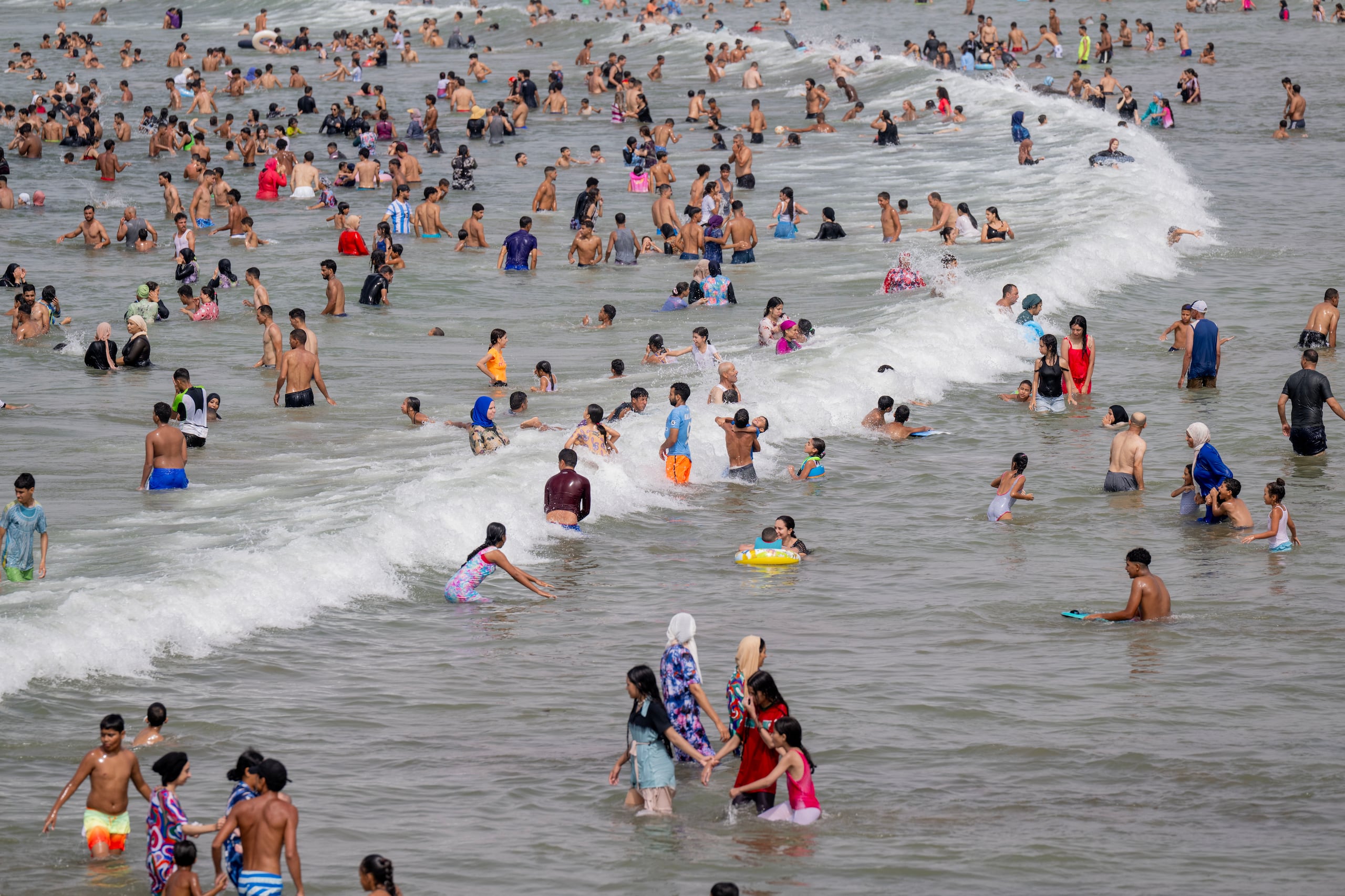 La condición atmosférica de las regiones del interior oscilará entre los 95 y 104 °F.