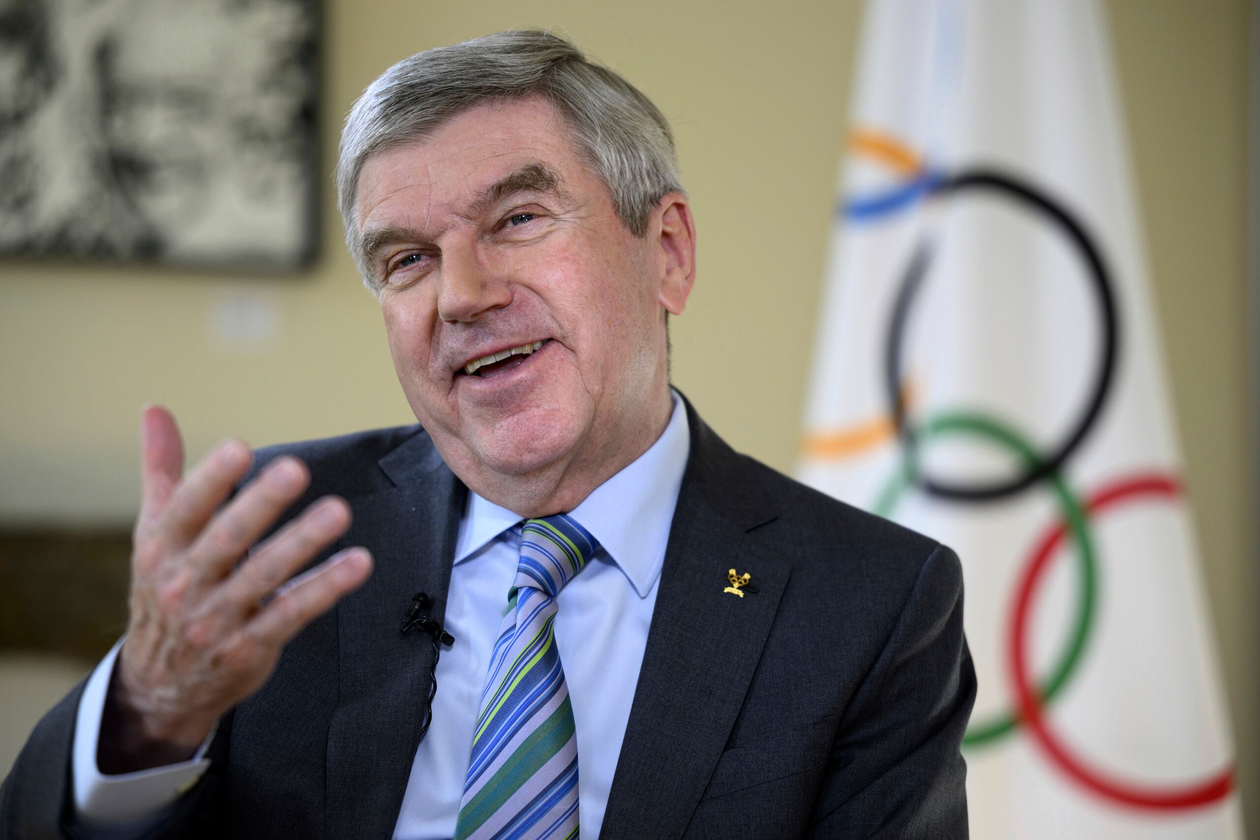 El presidente del Comité Olímpico Internacional Thomas Bach en entrevista con The Associated Press en la Casa Olímpica en Lausana, Suiza el miércoles 5 de marzo del 2025.