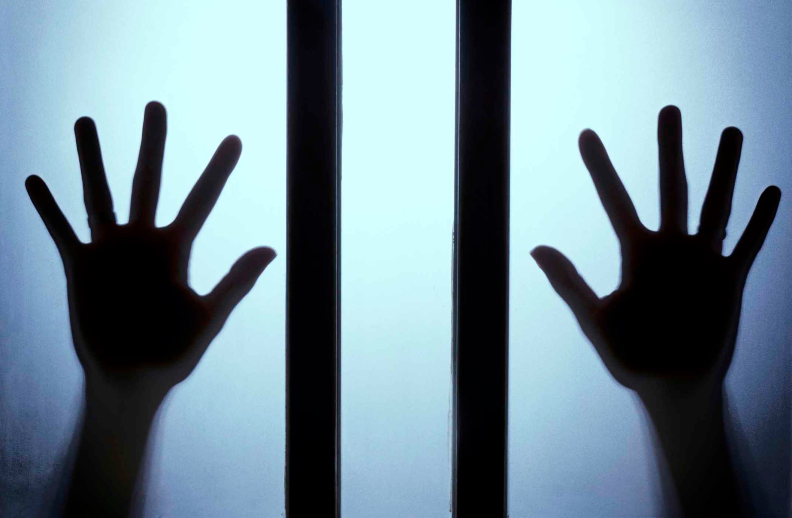 La trata humana es el término que se usa para la esclavitud moderna, que envuelve el reclutamiento ilegal, transporte y transferencia de personas para explotarlos y obtener un tipo de ganancia.