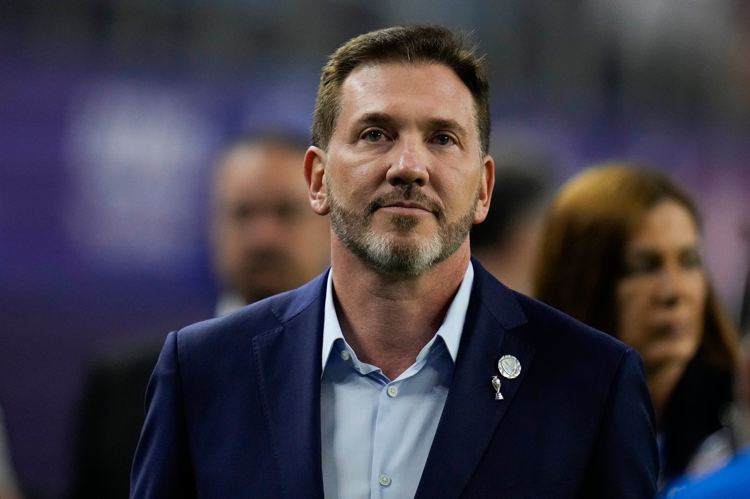 Alejandro Domínguez, el presidente de la CONMEBOL, ingresa al estadio durante el partido entre Venezuela y Canadá por los cuartos de final de la Copa América, el 5 de julio de 2024, en Arlington, Texas.