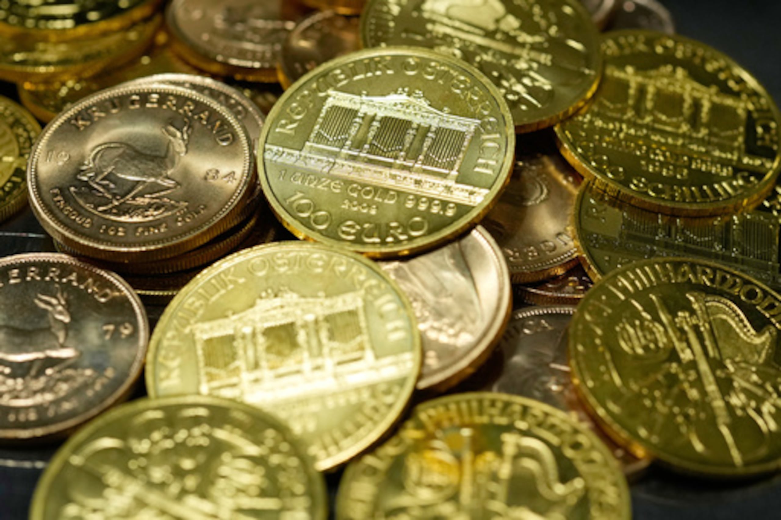 ARCHIVO - Monedas de oro fino de 1 onza se muestran en la sala de cajas de seguridad en la casa de oro Pro Aurum en Munich, Alemania, viernes, 25 de abril de 2025. (AP Photo/Matthias Schrader, Archivo)
