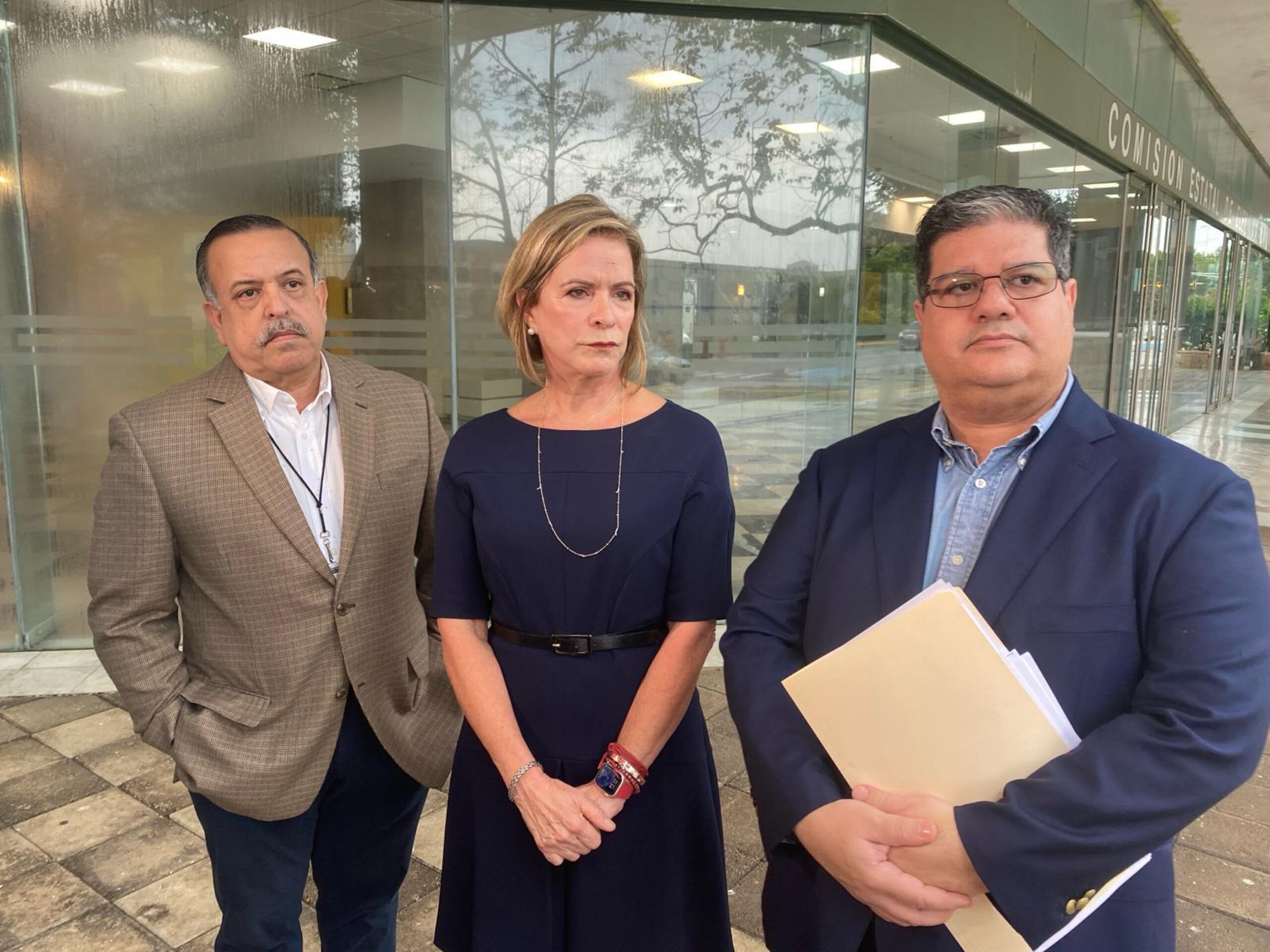 López Colón presentó copia del documento que acredita el supuesto endoso a la candidatura de Elmer Román.