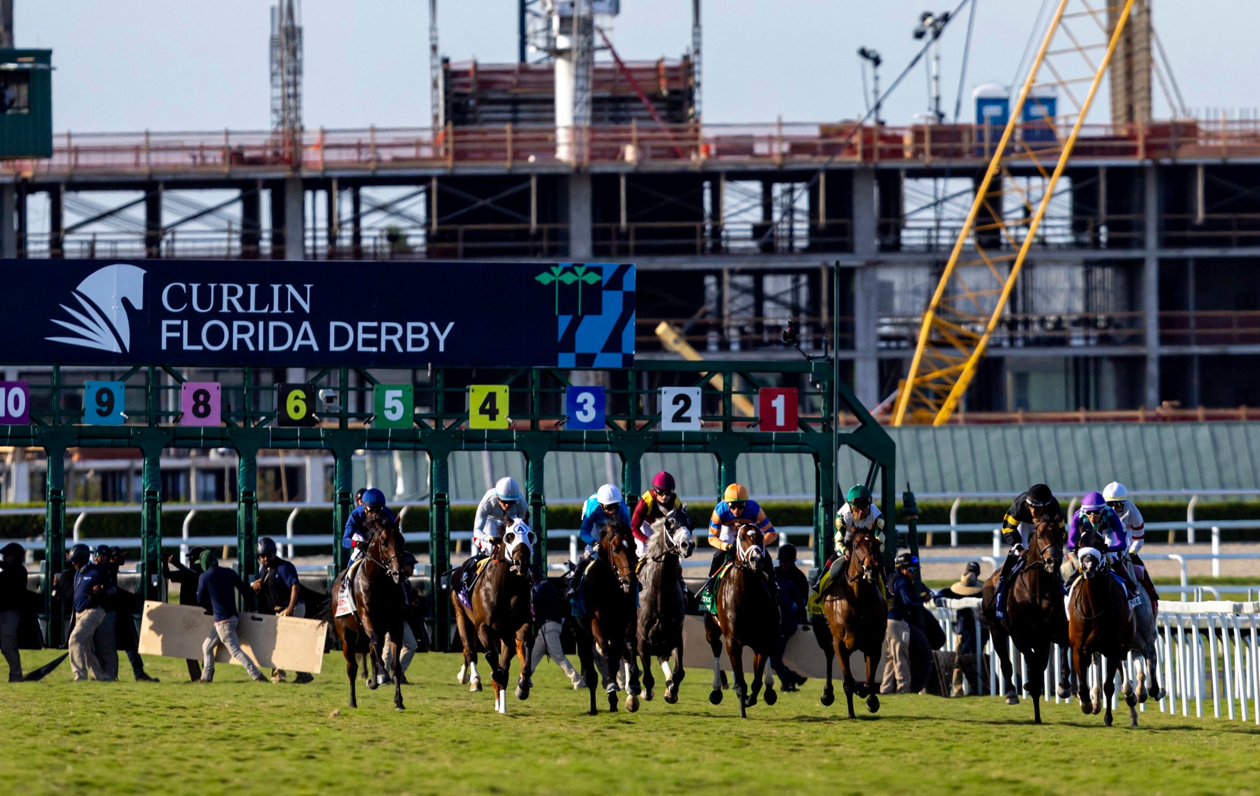 Aquí aparece la imagen de la salida de los caballos.