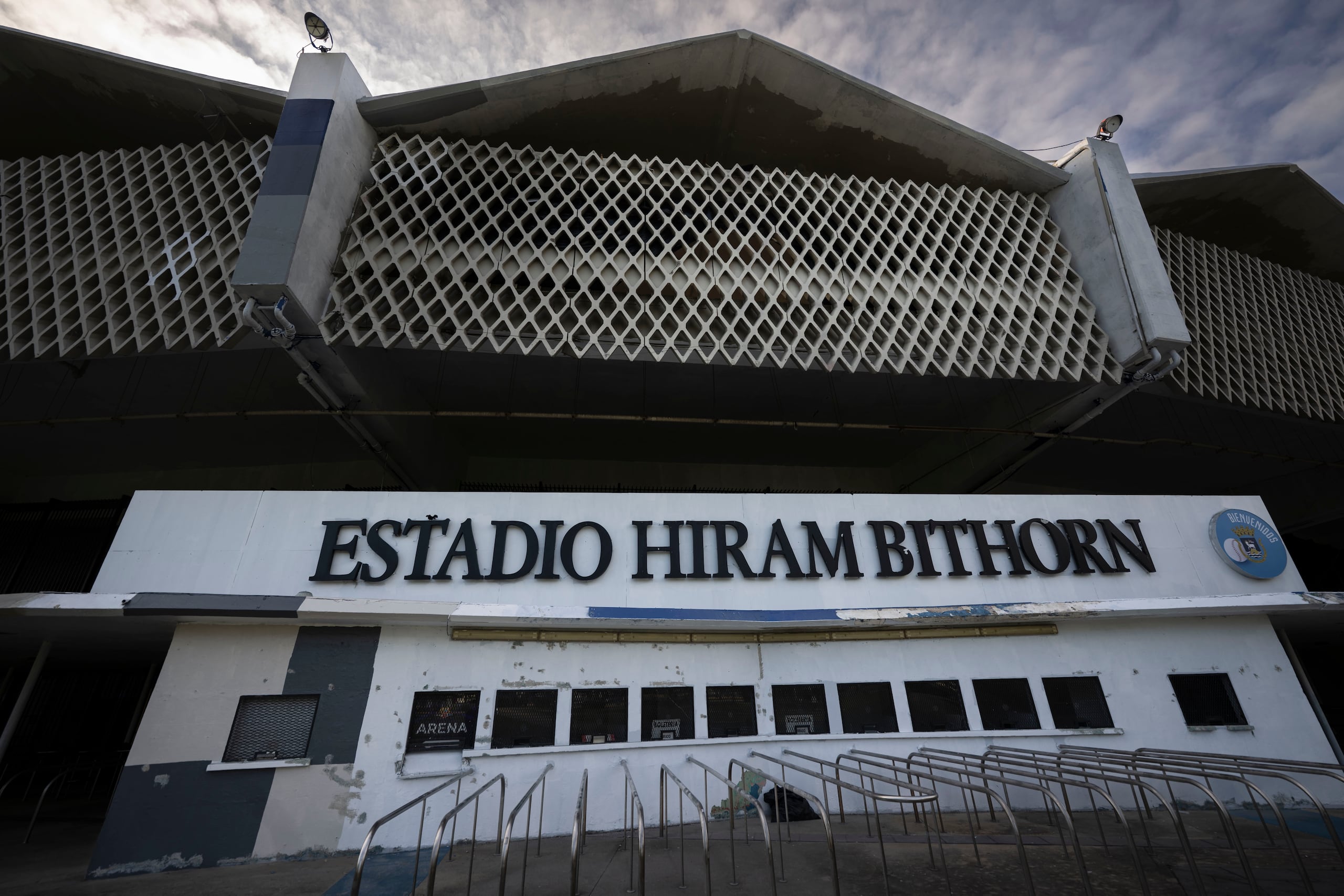 Fachada del estadio Hiram Bithorn, en Hato Rey, que fue remozado en marzo pasado como preámbulo de la celebración del Clásico Mundial de Béisbol del 2026. FOTO POR: Carlos Giusti/GFR Media