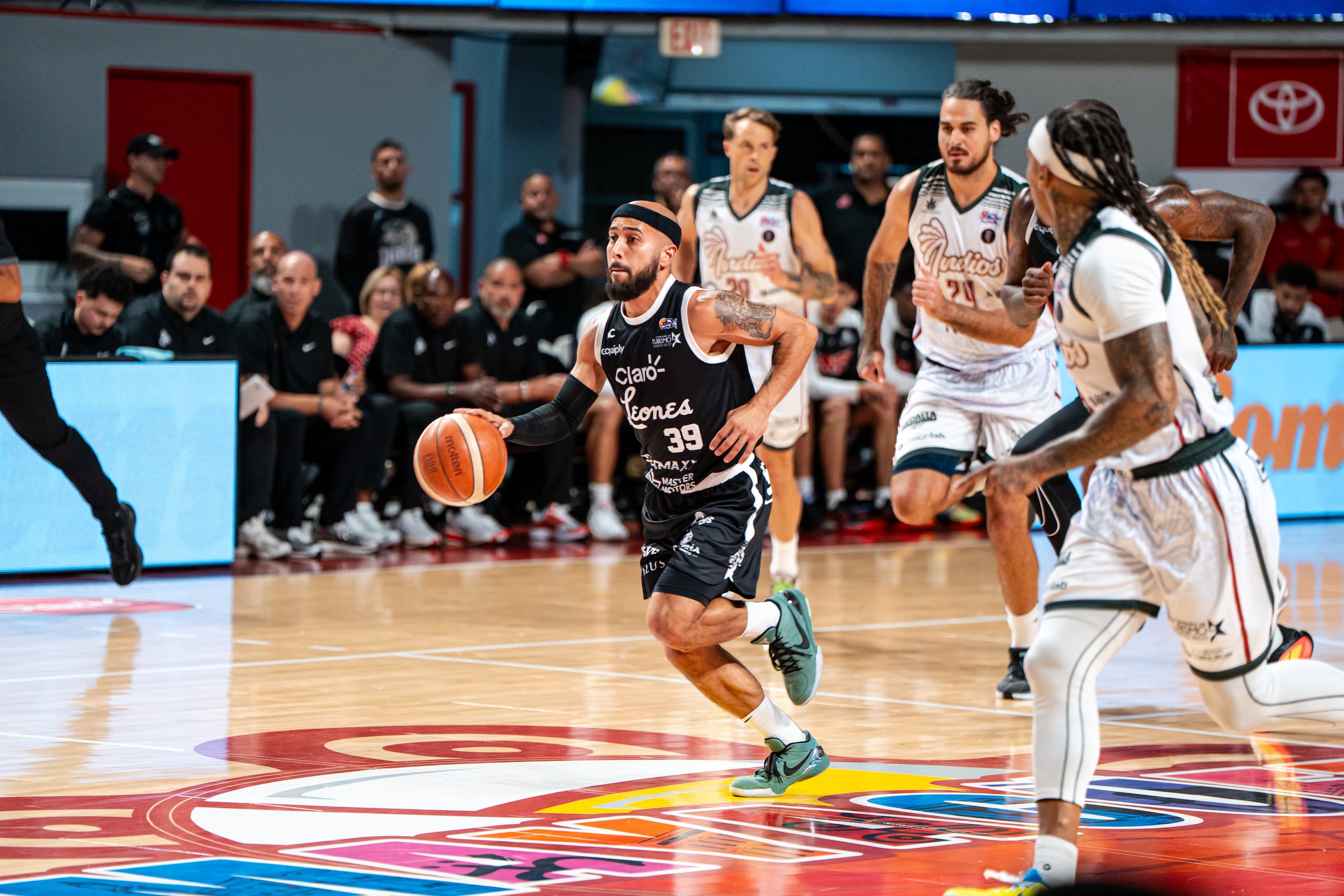 Último choque de la serie regular entre los Leones y los Indios.