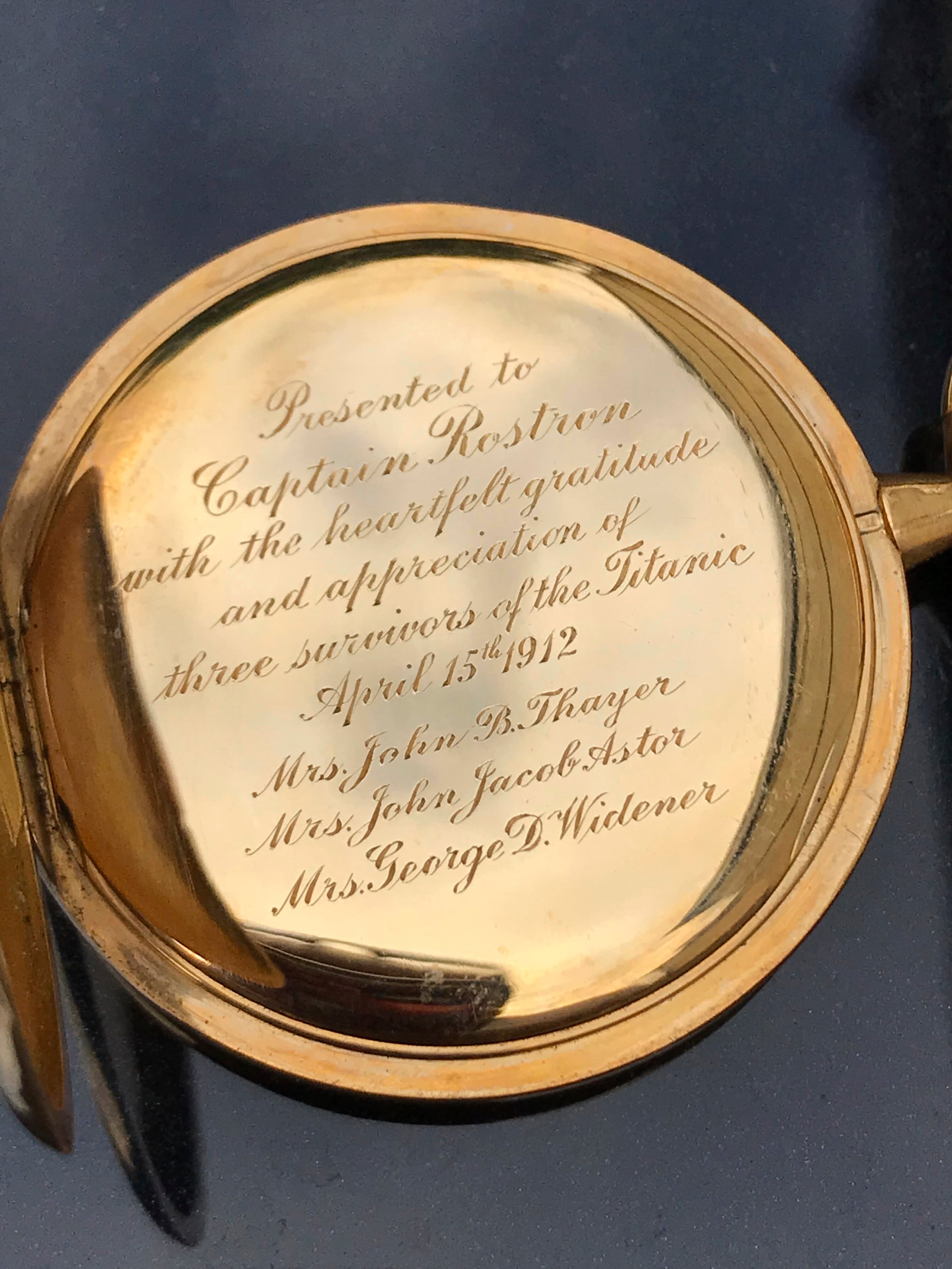 El reloj de 18 quilates de Tiffany & Co. fue entregado por tres mujeres sobrevivientes al capitán Arthur Rostron.