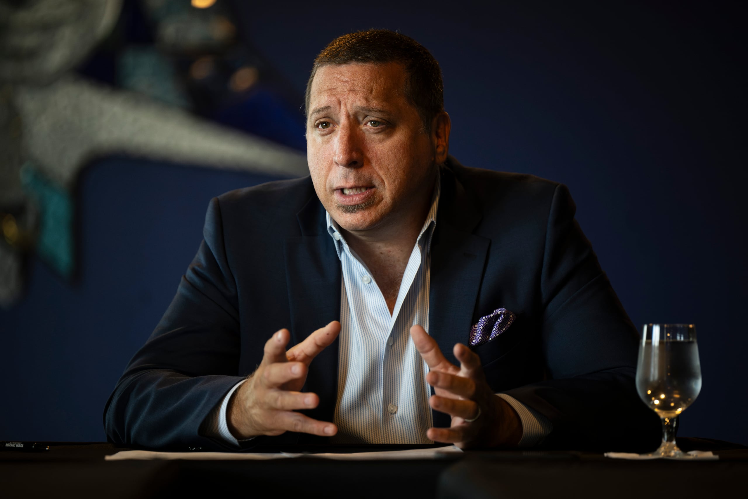 Jorge L. Pérez, gerente general regional de ASM Global, advirtió que el Coliseo de Puerto Rico requiere de más dinero del recaudado en arrendamiento para cumplir con las mejoras al edificio. Actualmente trabajan en el reemplazo de unas torres de enfriamiento.