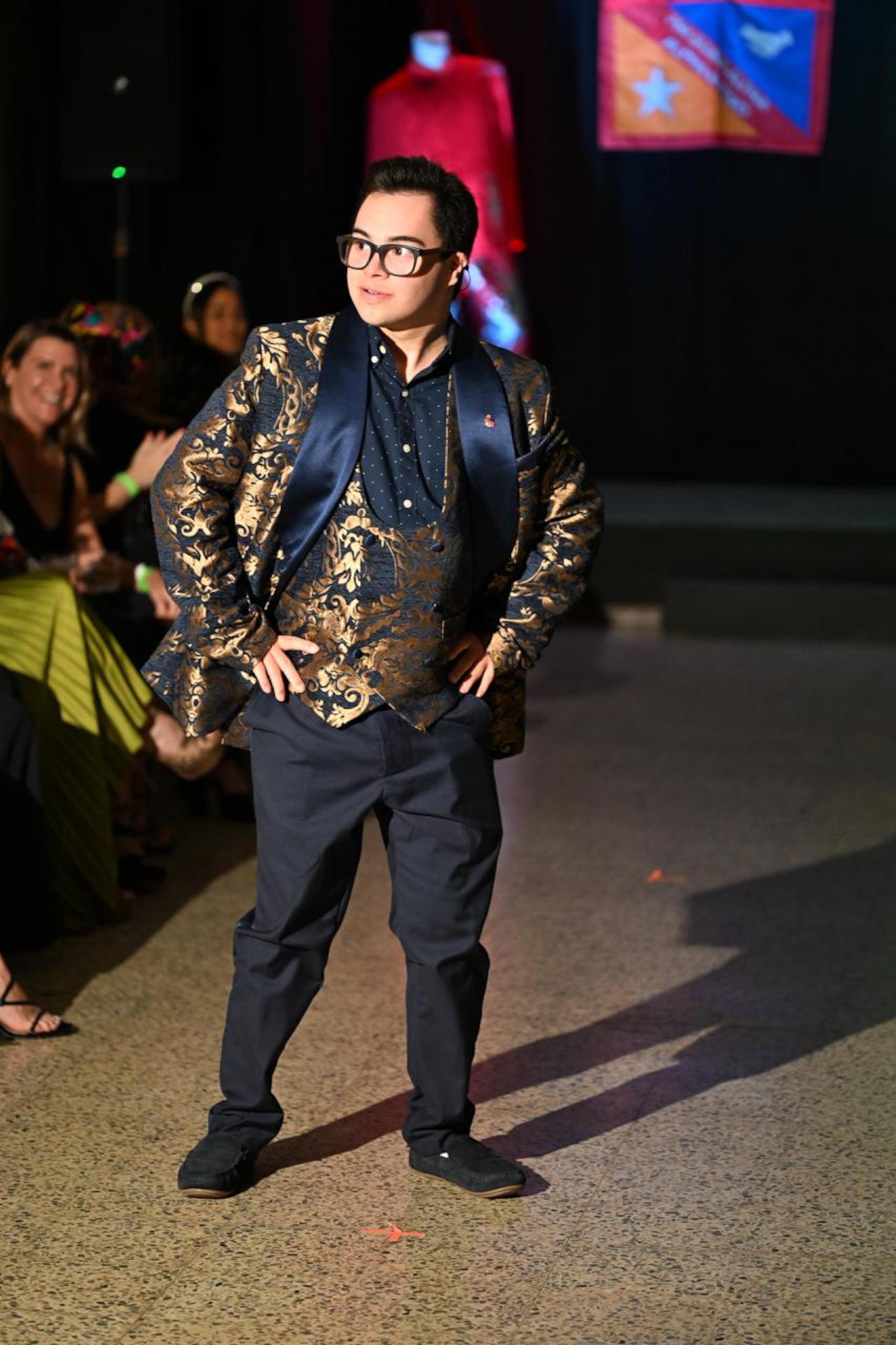 La iniciativa, organizada por la Sororidad Mu Alpha Phi y la Fraternidad Phi Sigma Alpha, logró recaudar fondos y donativos destinados a la Casa Protegida Julia de Burgos