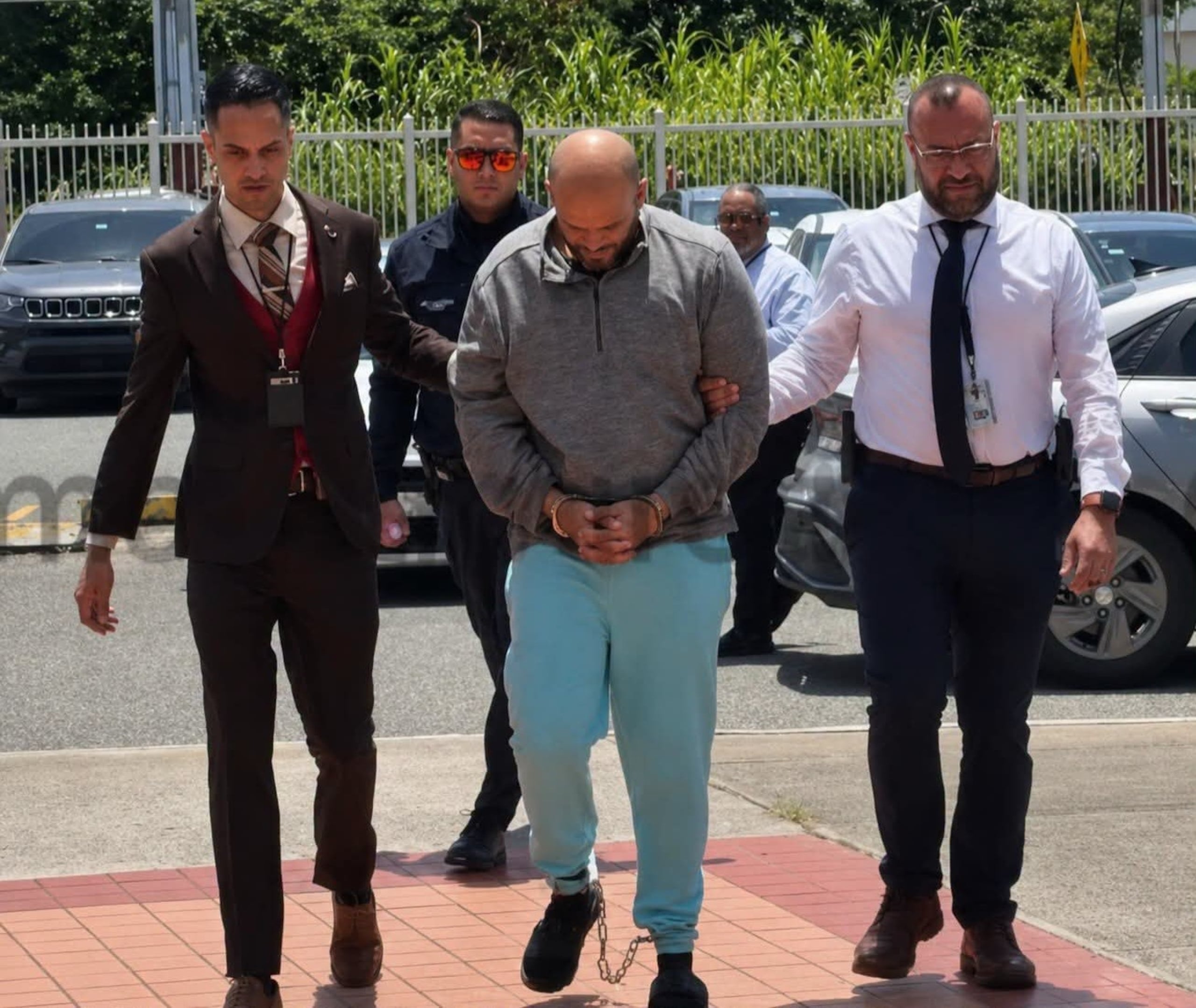 El cuidador Eddie Mojica Pérez, de 41 años, enfrenta cargos por la agresión a una paciente en la Institución Casa Dorada, Inc. en Las Piedras, en medio de un presunto ritual.