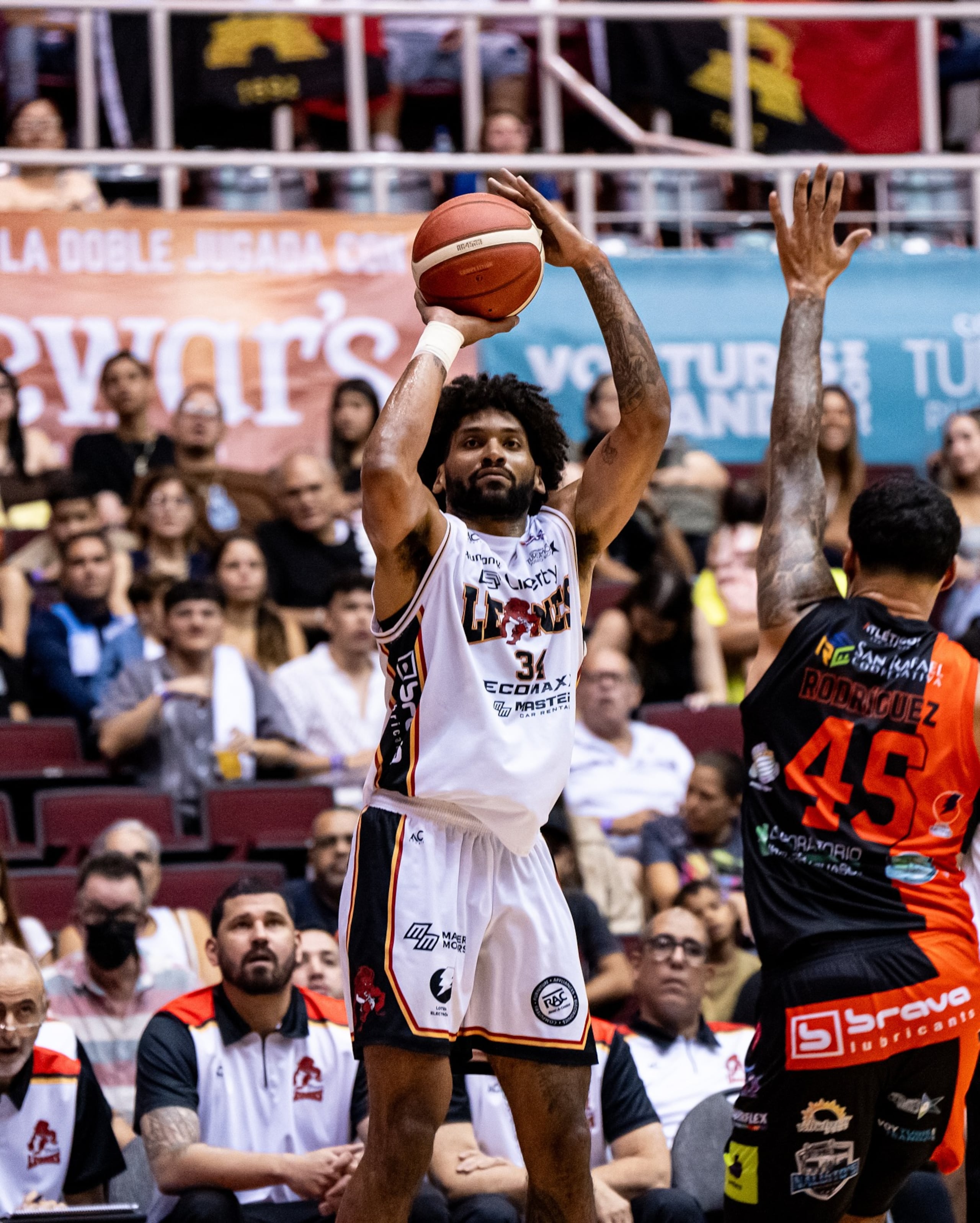 Jordan Murphy lideró la ofensiva de los Leones de Ponce con 26 puntos.