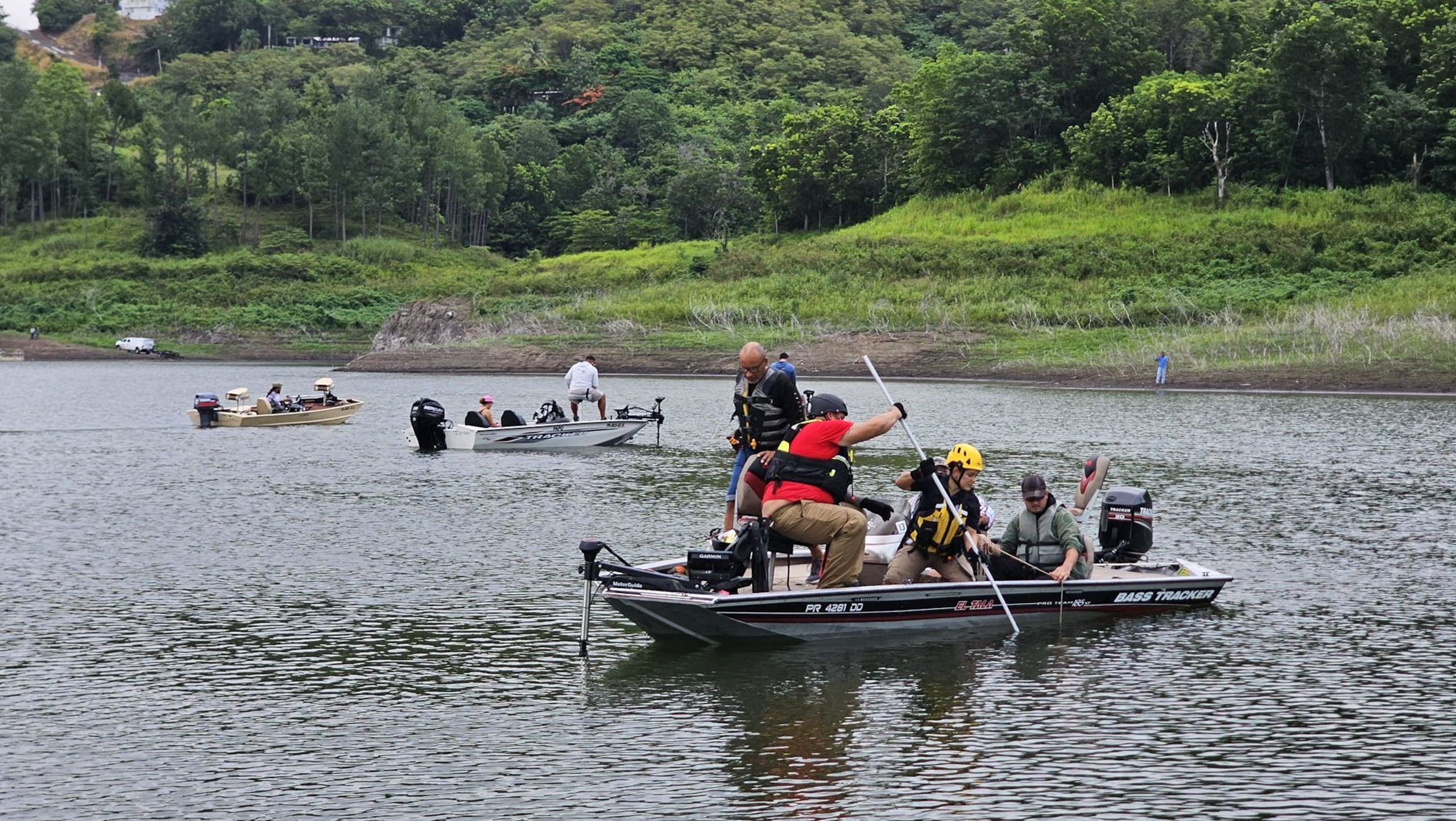 Varios equipos de rescate participaron en la búsqueda.