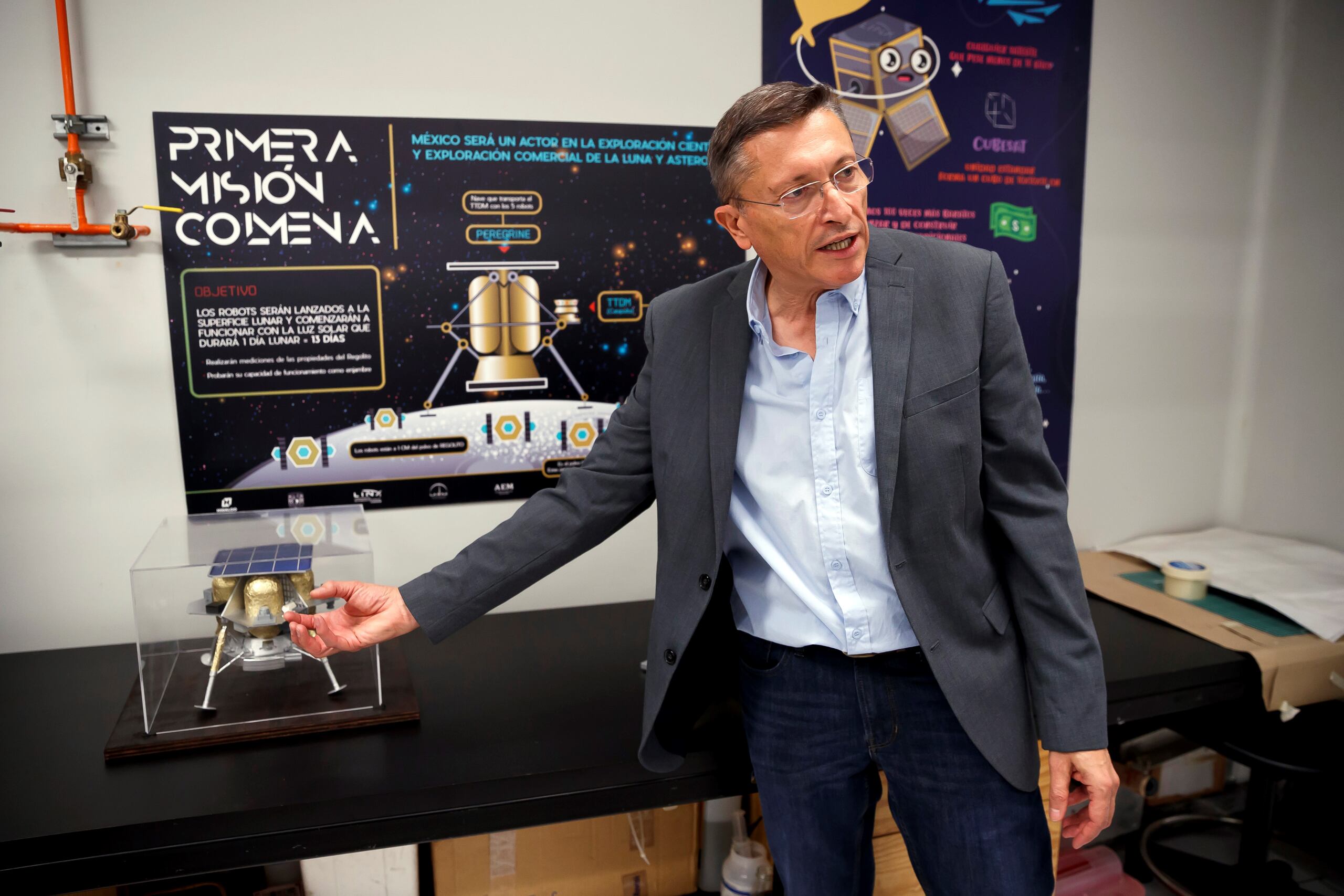 Los aparatos tendrán la misión de desplegarse en la superficie lunar y conectarse electrónicamente, reconociéndose entre sí, para luego ensamblar un panel que pueda generar energía.