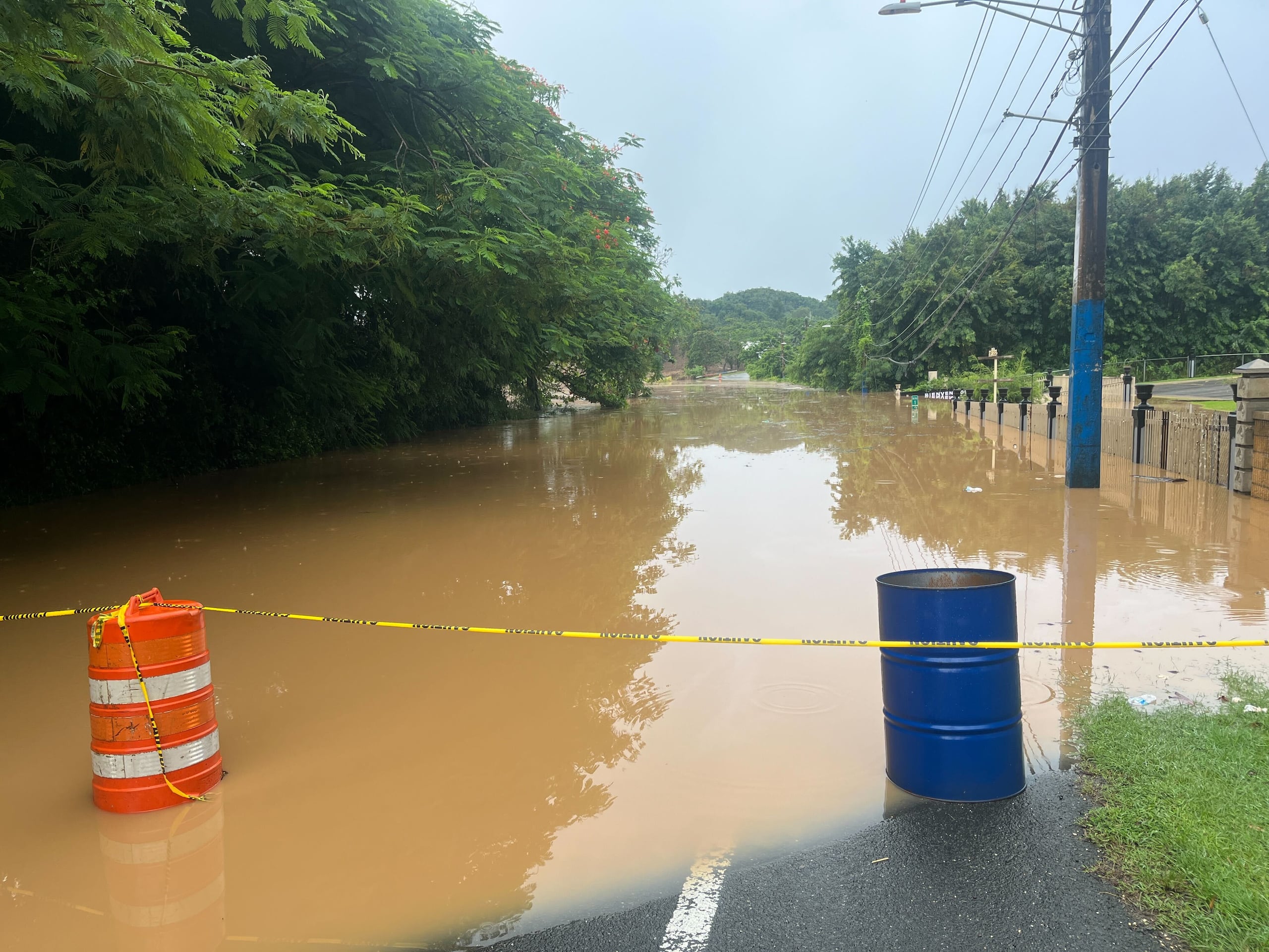 Imagen de una carretera inundada e intransitable. (Archivo)