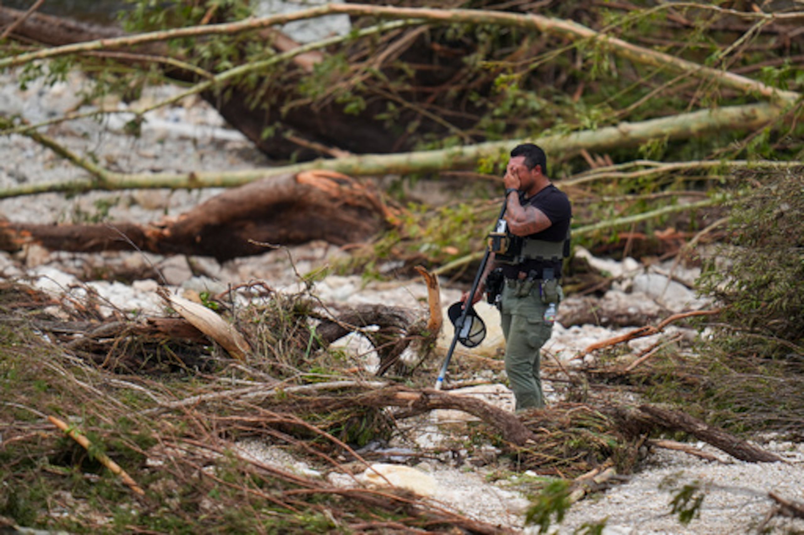 Búsqueda tras inundación repentina en río Guadalupe, Texas. Autoridades en alerta.