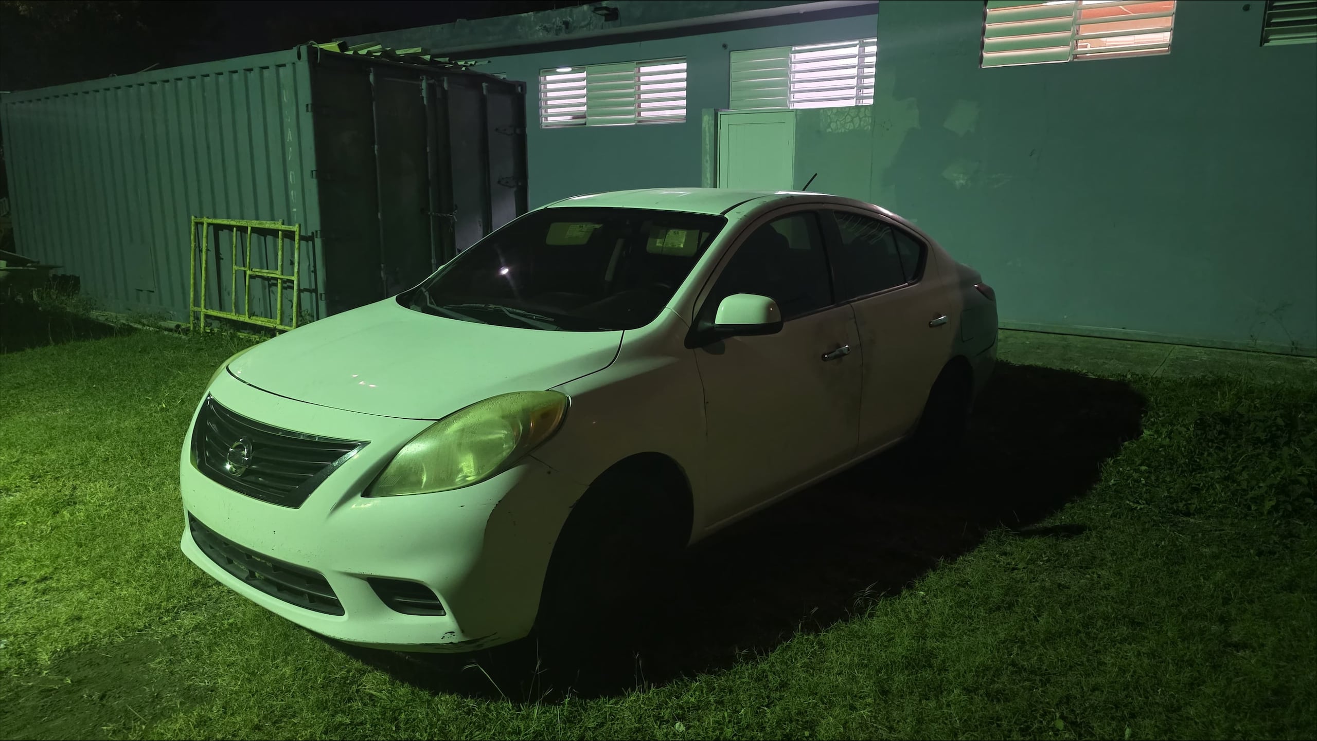 El vehículo y el arma fueron ocupados para fines de investigación.