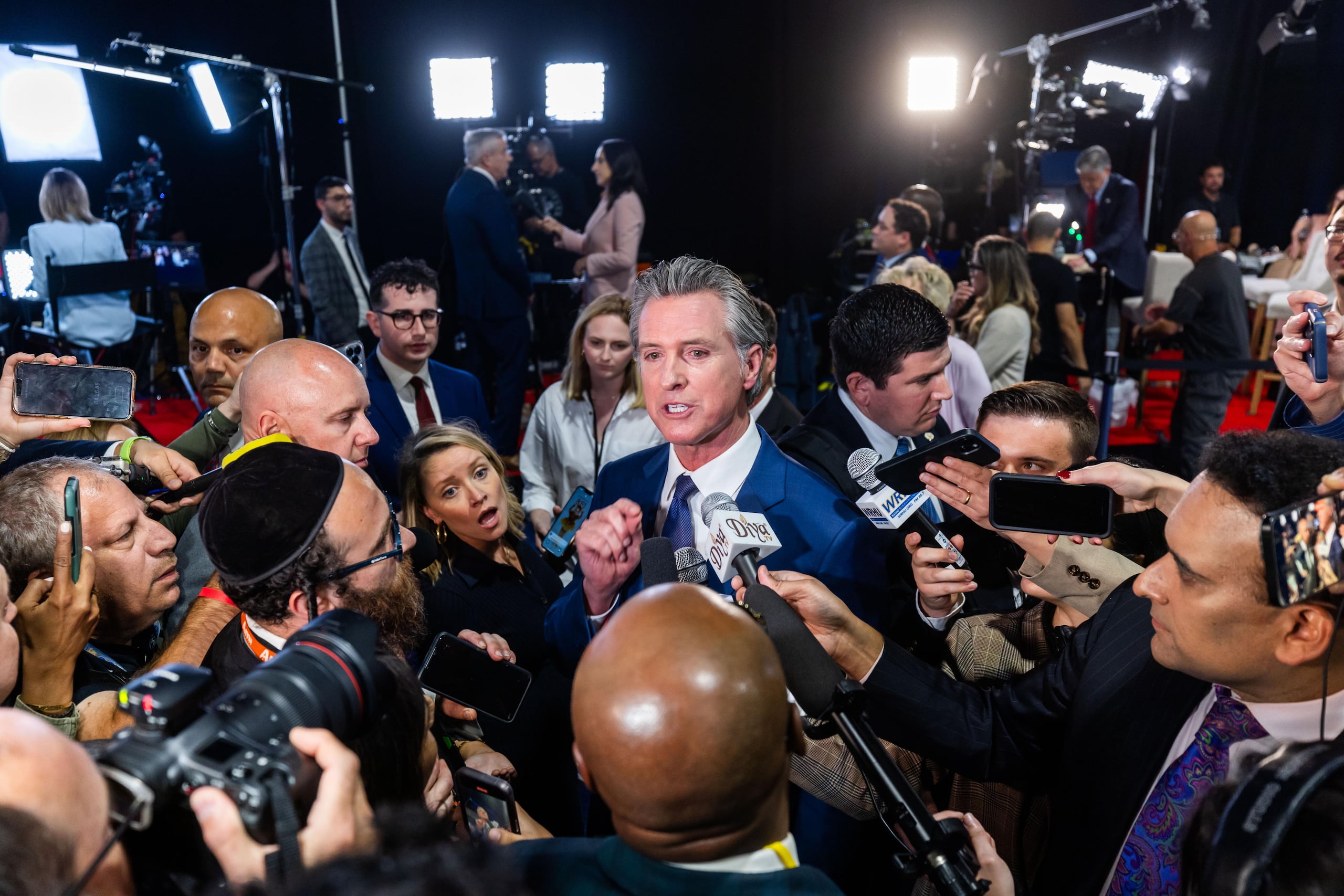 Newsom anunció hoy domingo que ha reclutado a líderes del campo tecnológico para ayudar al Estado a “proteger” a los californianos de “los riesgos potencialmente catastróficos”.