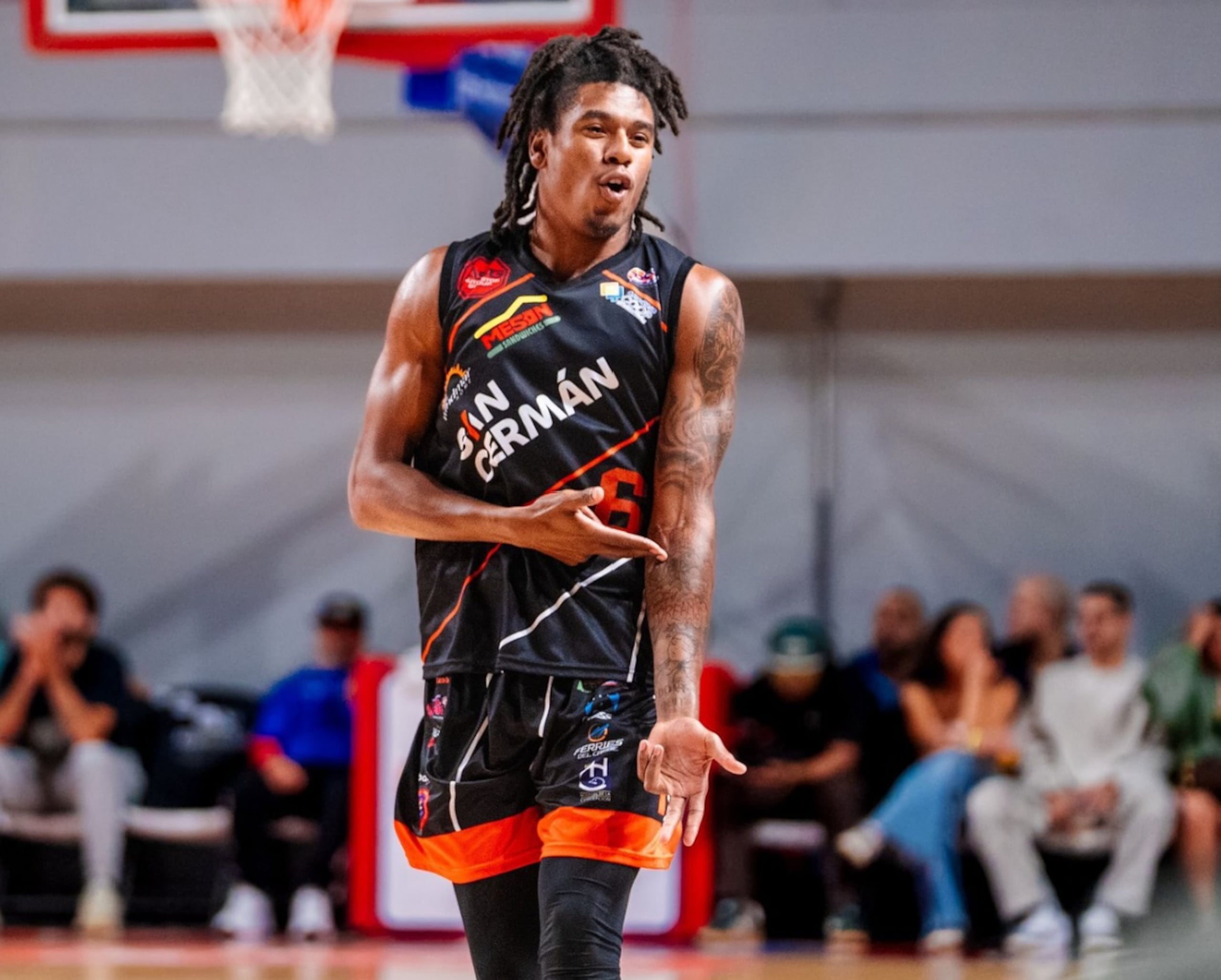 Kyle Rose de los Atléticos de San Germán.