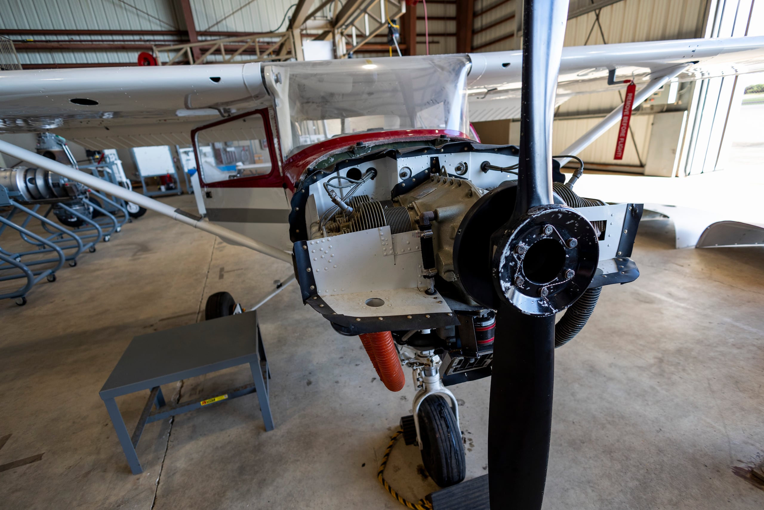 Lufthansa Technik reclutó en diciembre a a cinco estudiantes del programa de Tecnología Aeronáutica y Aeroespacial de la Universidad de Puerto Rico en Aguadilla, para trabajar como aprendices de mecánica de aviación.