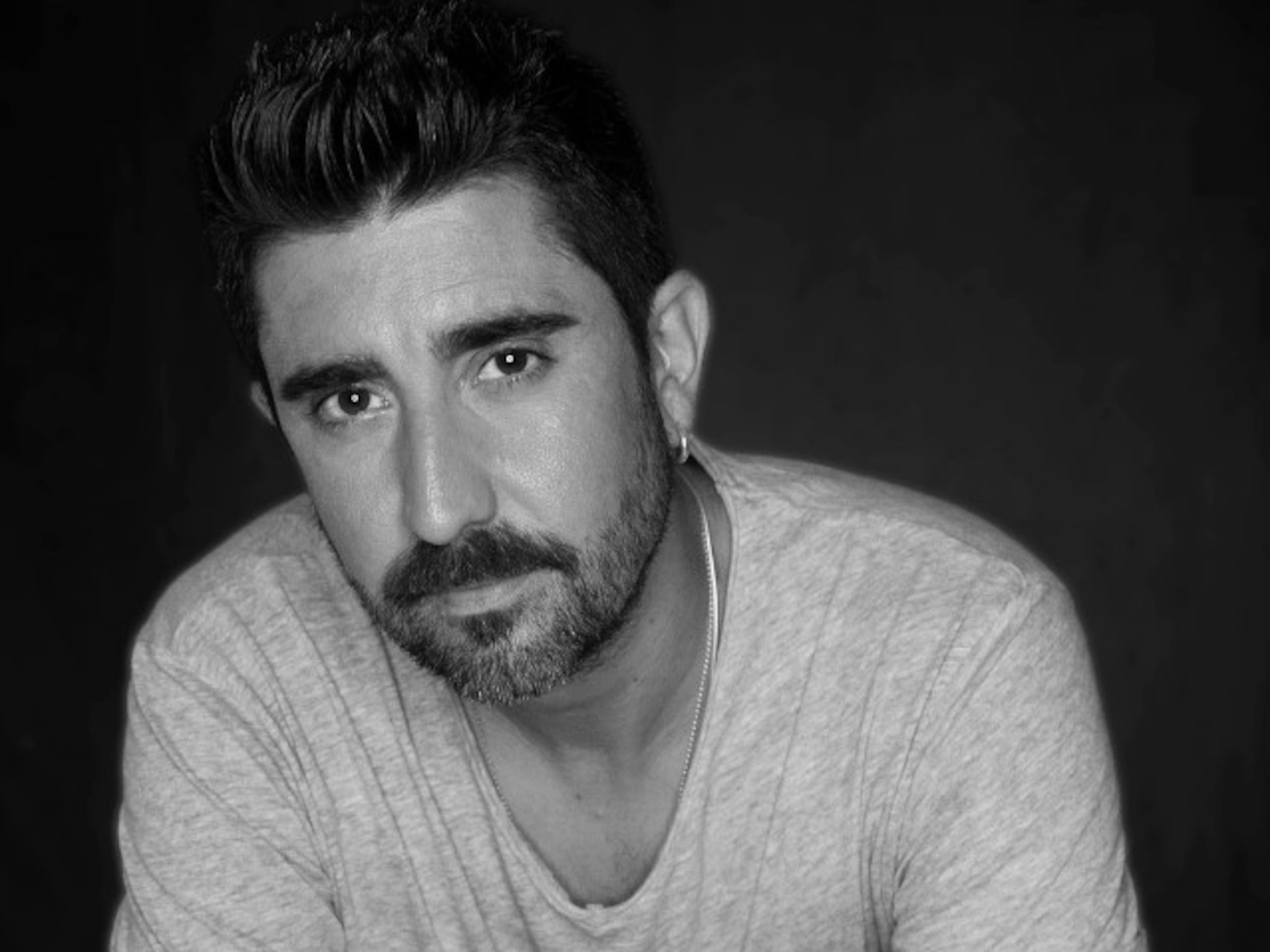 El compositor y cantante vasco, Alex Ubago, vendrá en concierto el 21 de abril.