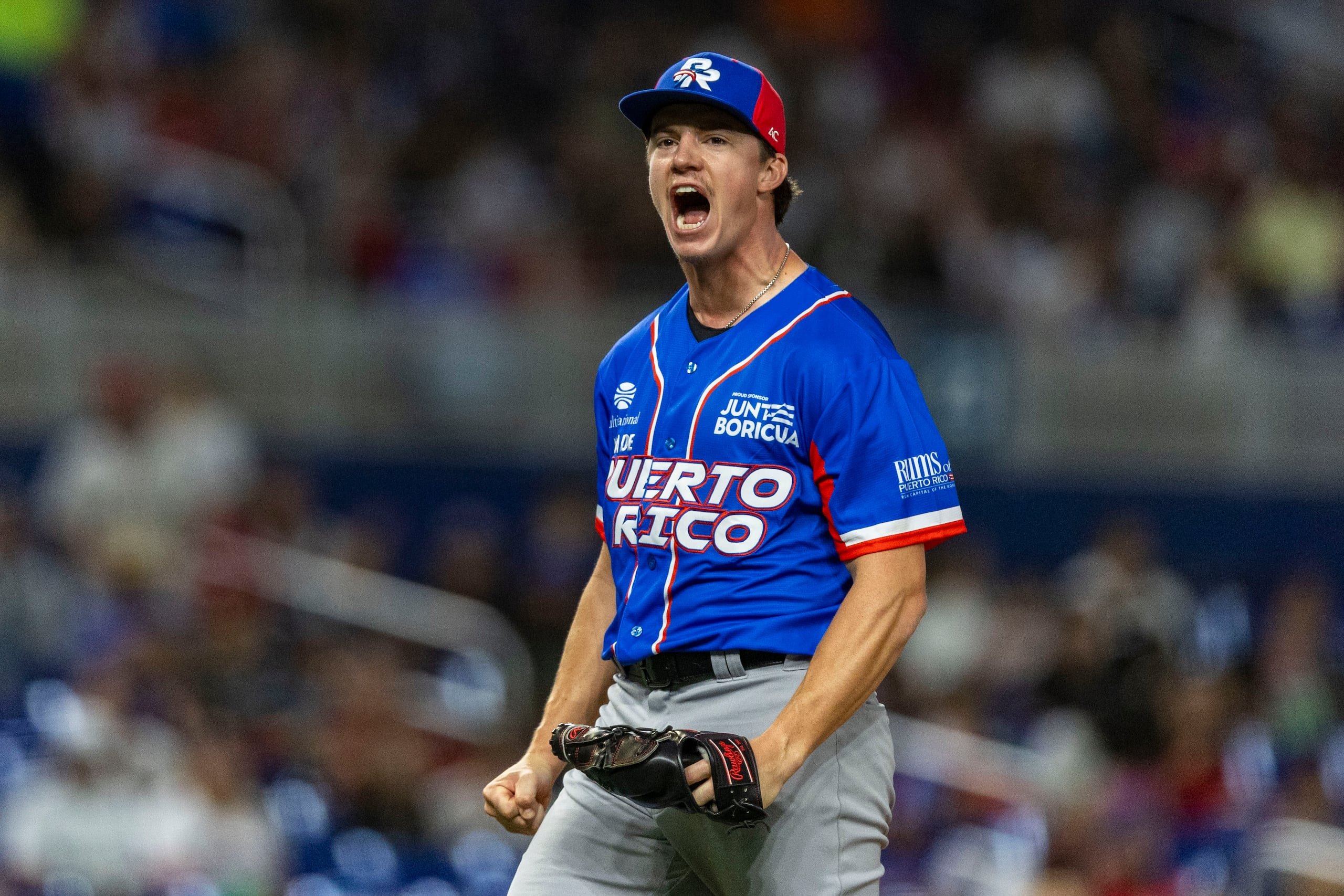 El relevista estadounidense Lincoln Henzman en la Serie del Caribe.