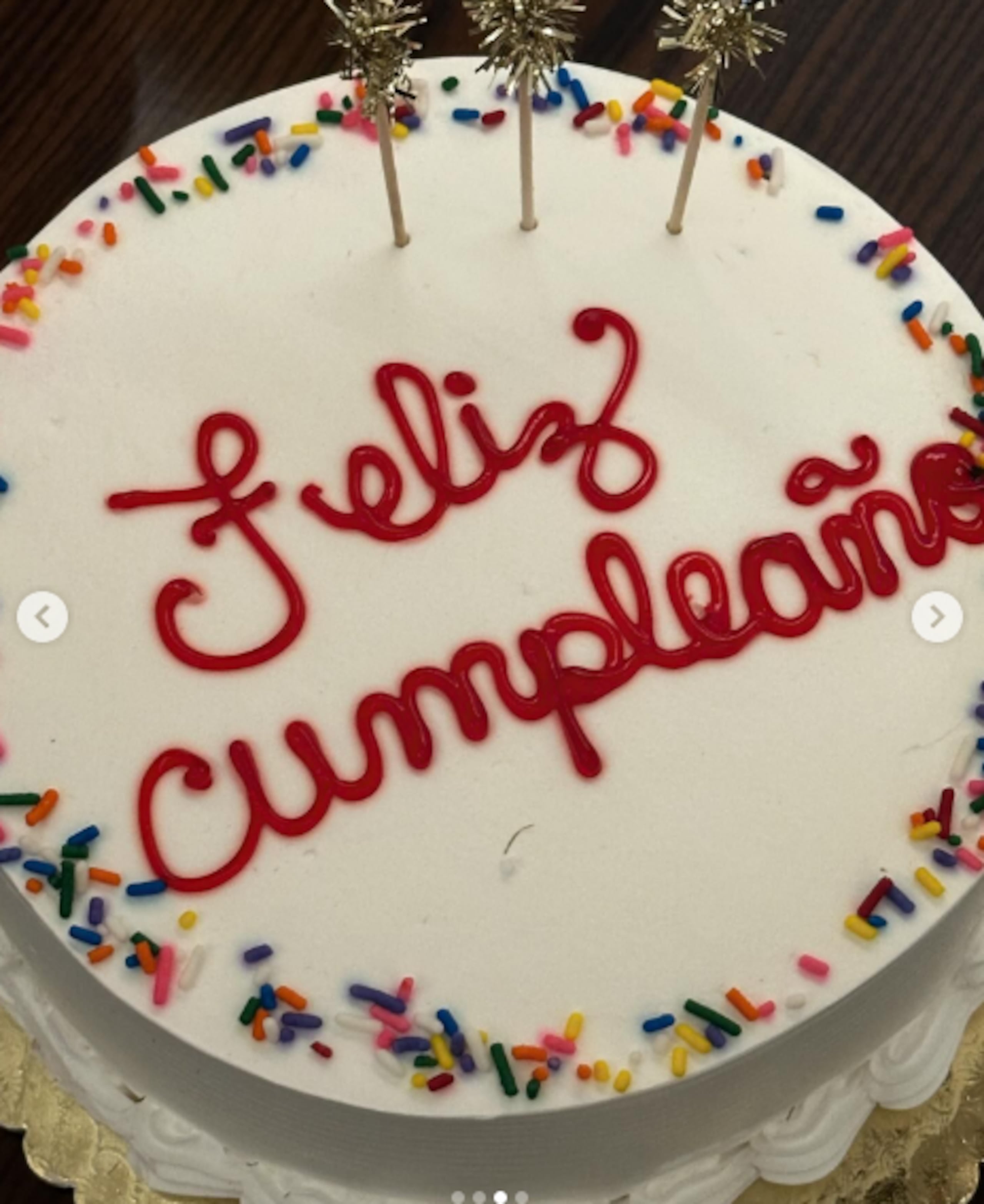 En una simple canción de cumpleaños se afirma el deseo de permanencia, de comunidad, de reencuentro.