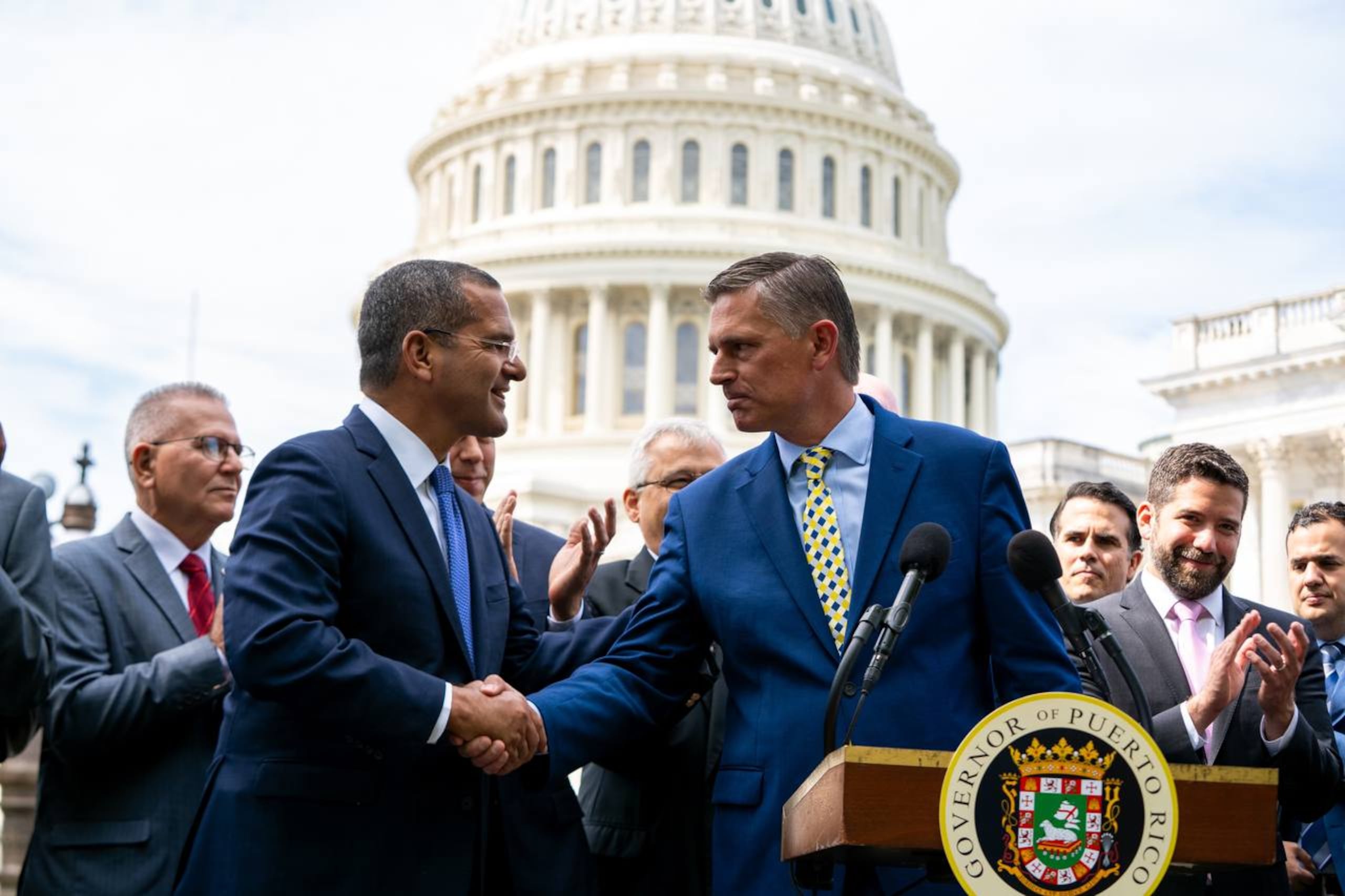 El gobernador Pedro Pierluisi estuvo acompañado por el senador por Nuevo México, Martin Heinrich, quien respaldó el esfuerzo.