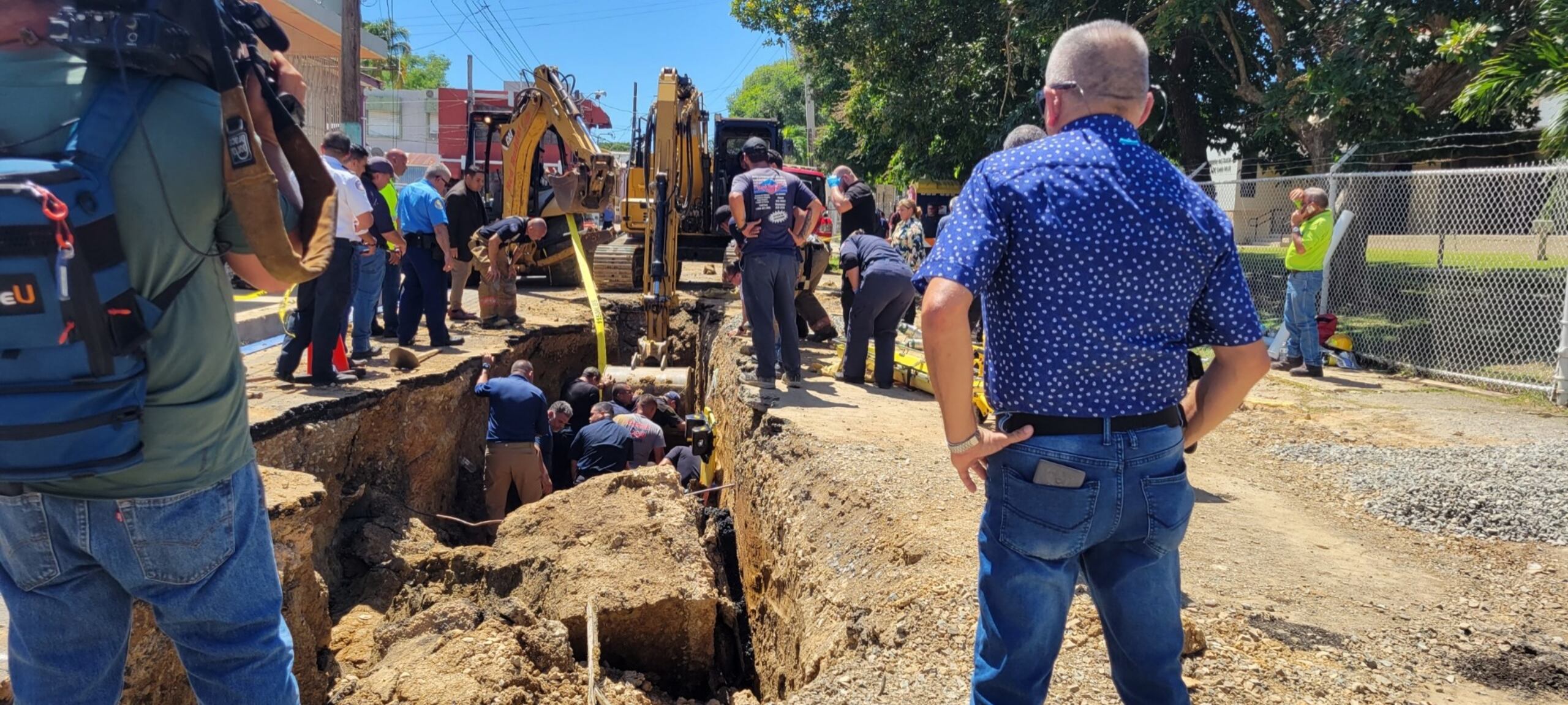 Un trabajador que operaba una excavadora cuando quedó pillado por una roca que se desprendió mientras realizaba labores frente al Tribunal de Cabo Rojo.