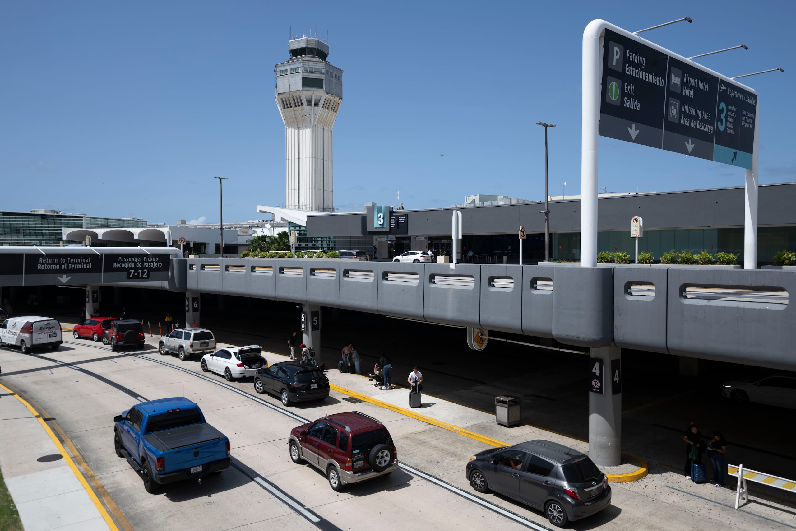 El Aeropuerto Internacional Luis Muñoz Marín en Carolina.