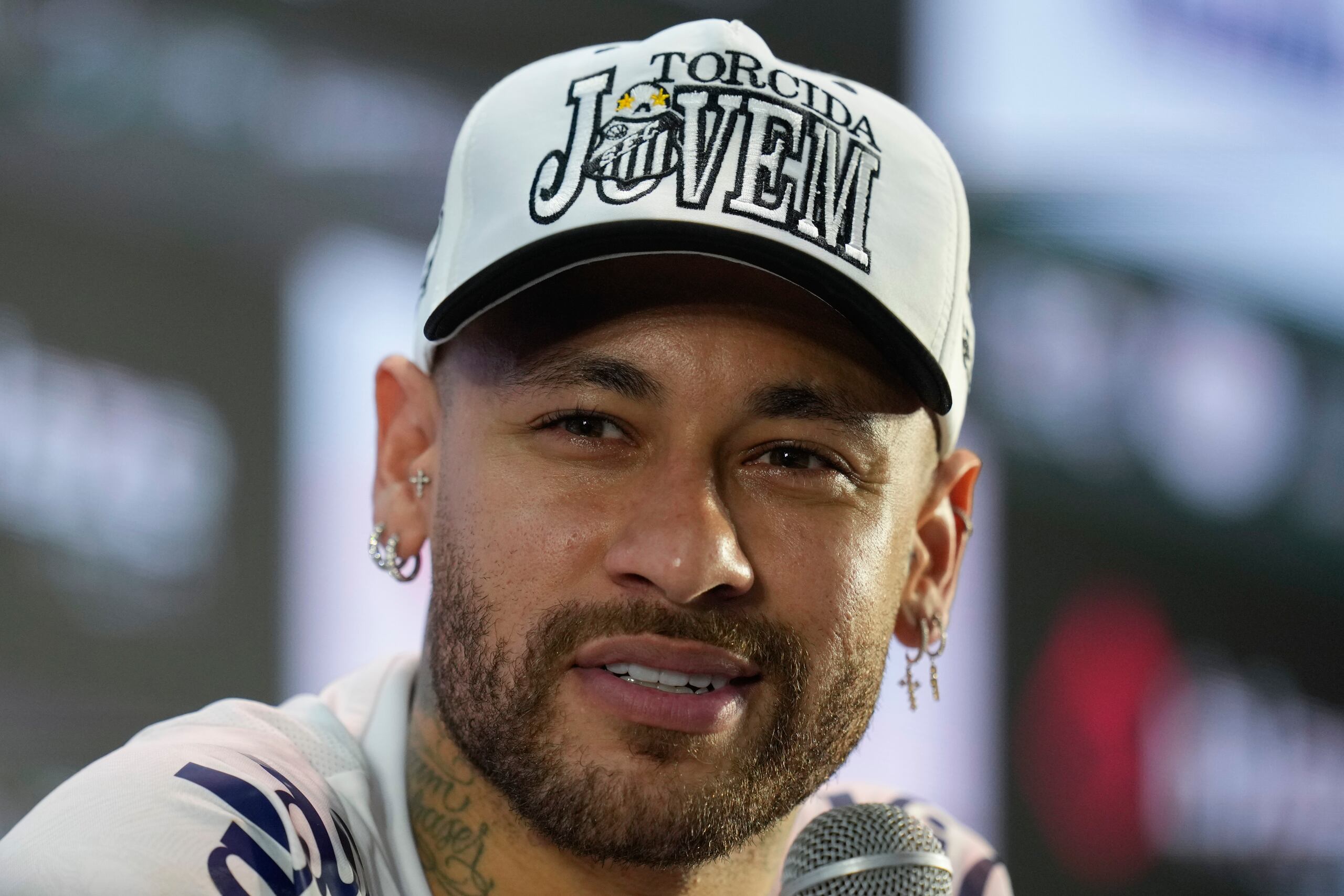 Neymar aparece aquí cuando brindó una rueda de prensa en Santos, Brasil, el 31 de enero de 2025.