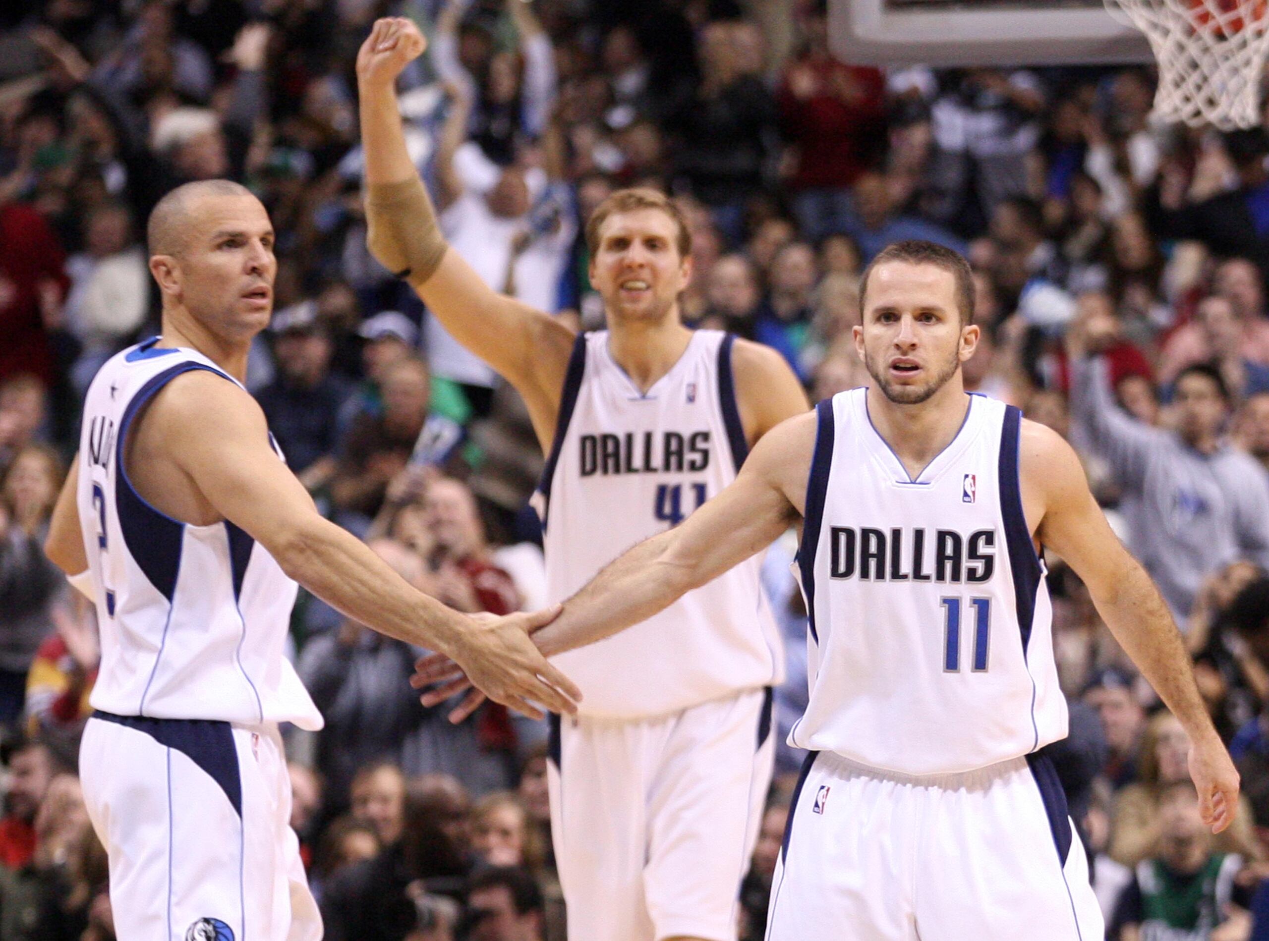 Los Mavericks de Dallas se coronaron en el 2011 sobre el Heat de Miami. En la foto desde la izquierda, Jason Kidd, Dirk Nowitzki y José Juan Barea.