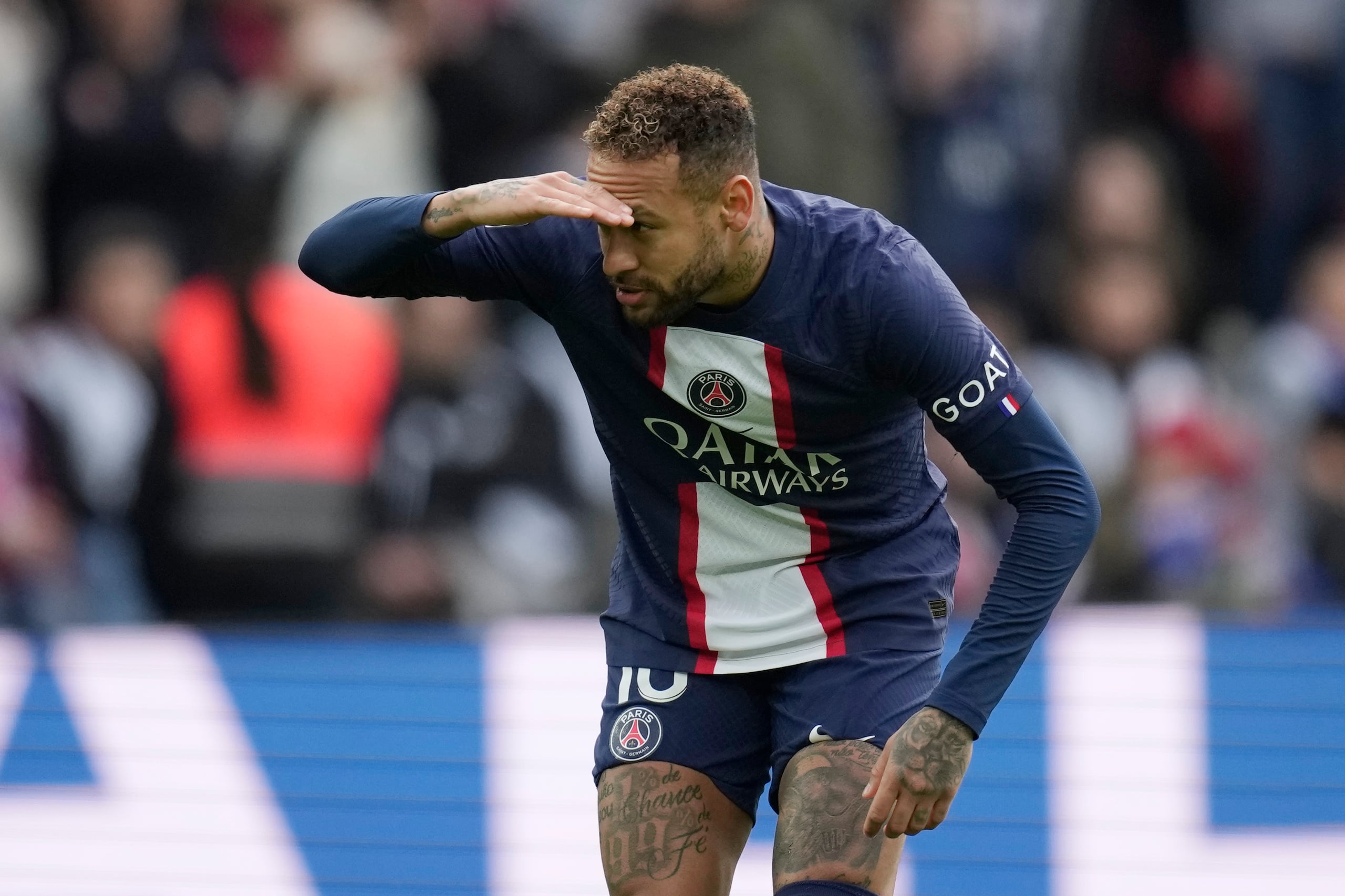 Neymar fue vendido alegadamente en 100 millones y recibirá un pago de $200 millones durante dos años.