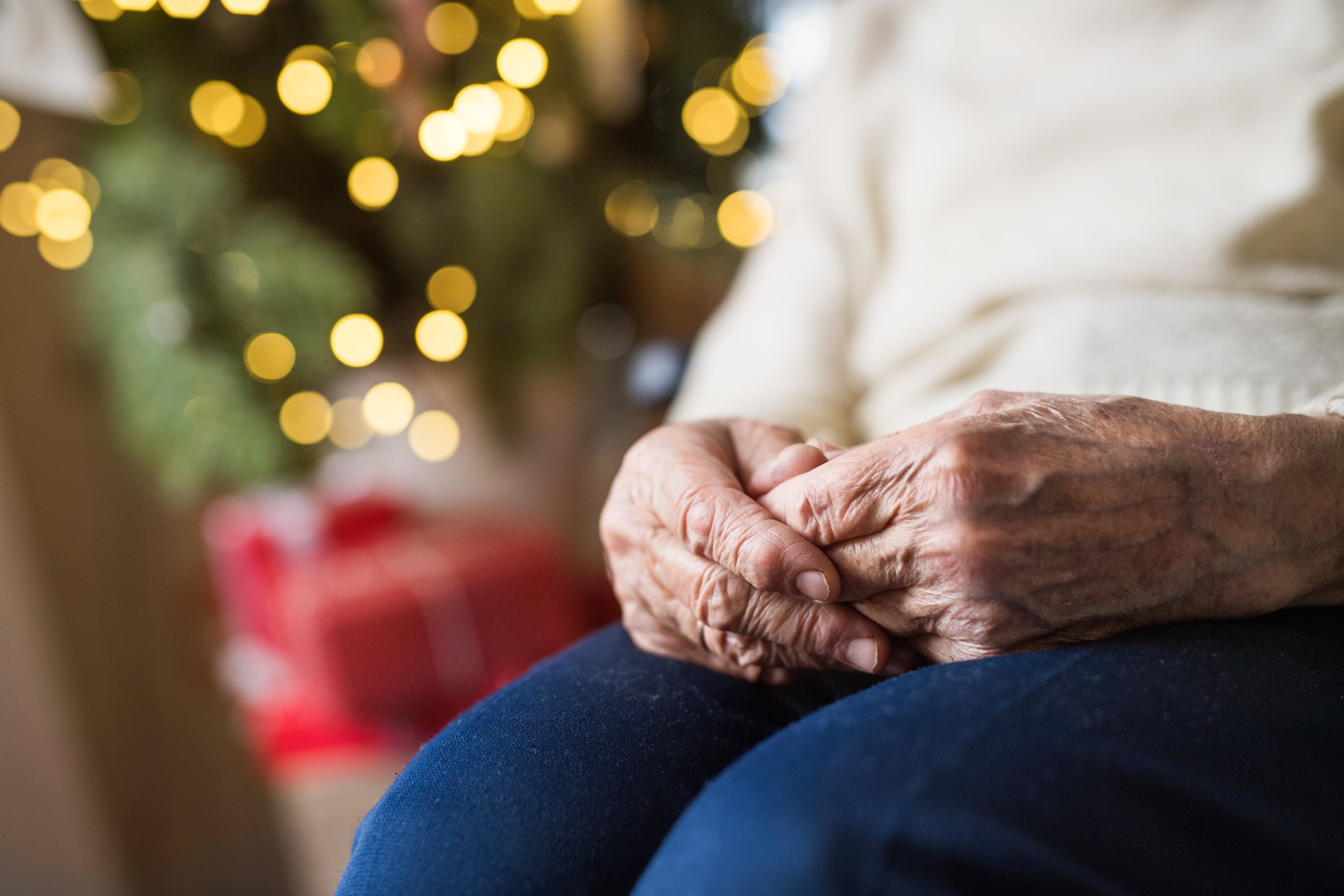 El costo de cuidar y proveer por una persona de la tercera edad en Puerto Rico ronda entre los 800 a 3,500 dólares al mes.