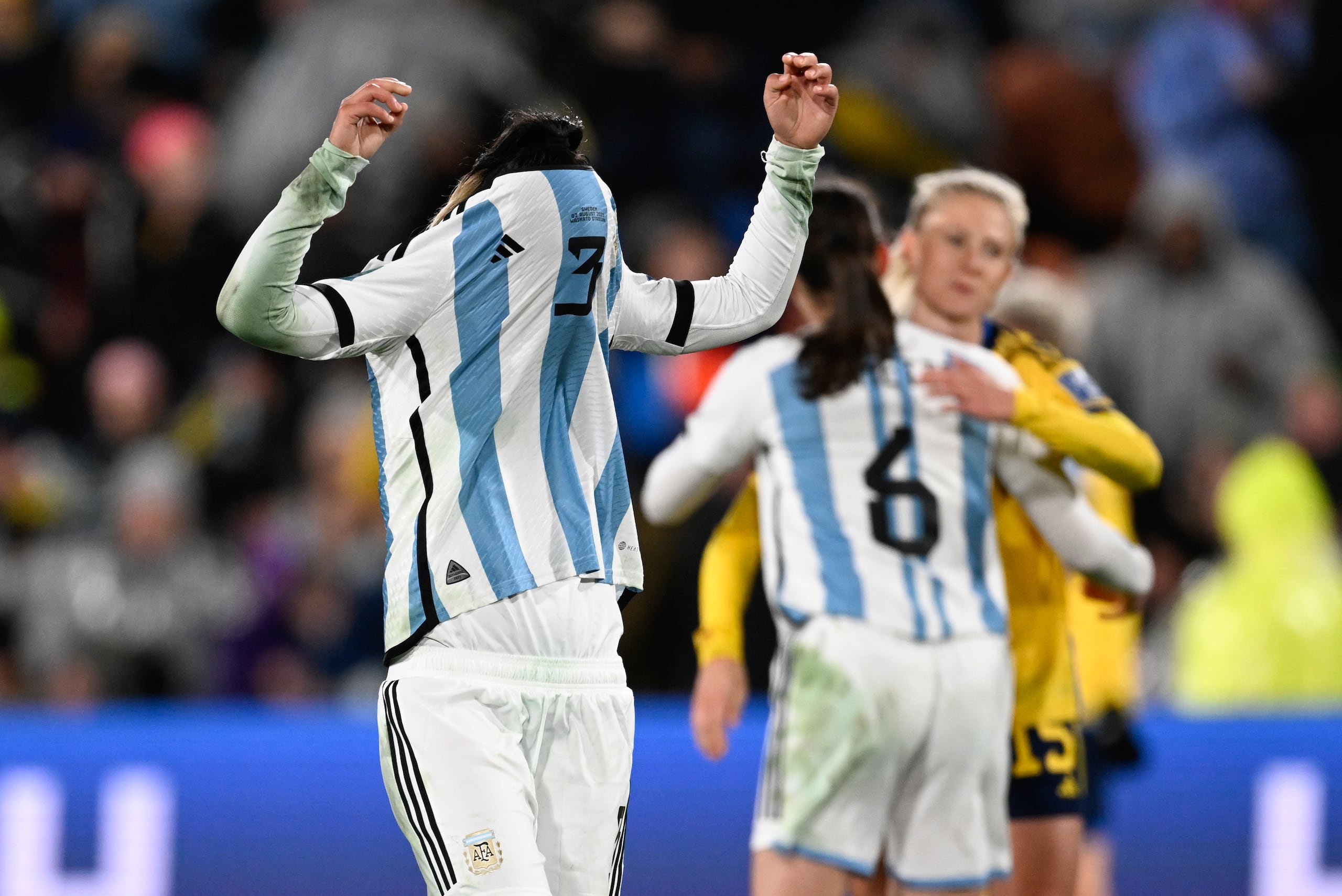 La argentina Eliana Stabile reacciona tras el encuentro del Grupo G del Mundial de Australia y Nueva Zelanda contra Suecia.