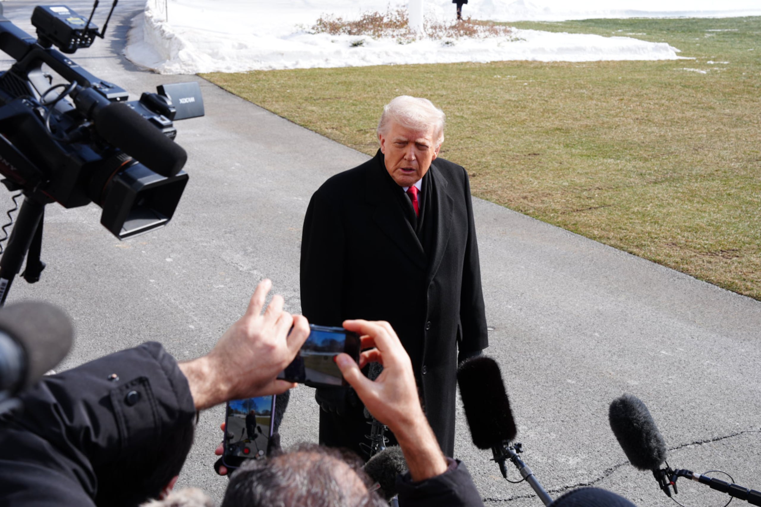 Trump sostuvo que Venezuela tiene “las mayores reservas de petróleo del mundo”, y afirmó que está “trabajando de manera excelente” con el Gobierno interino de Delcy Rodríguez.