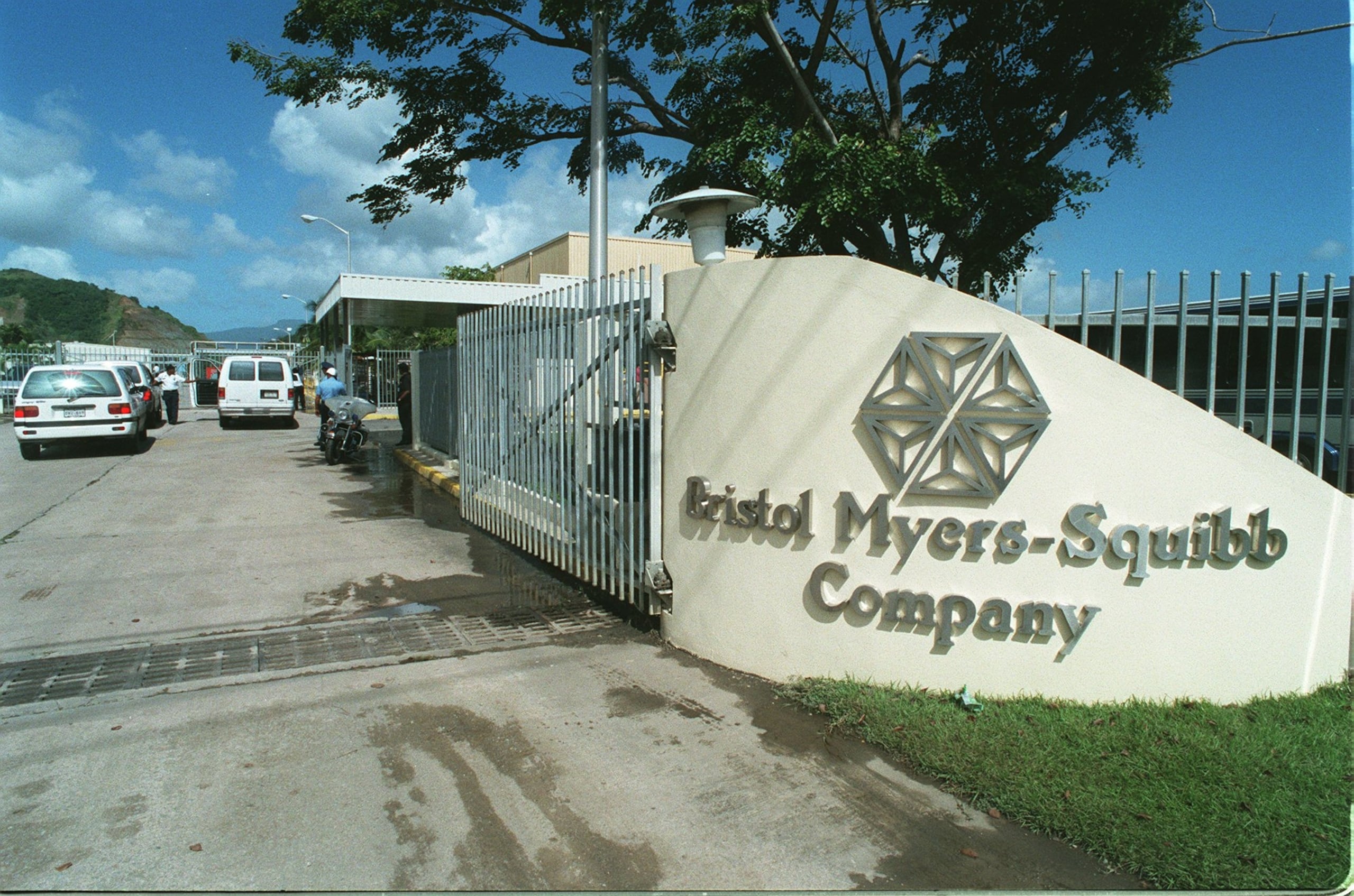 Bristol-Myers también tiene operaciones en Guaynabo y Manatí, las cuales se mantendrán por el momento.