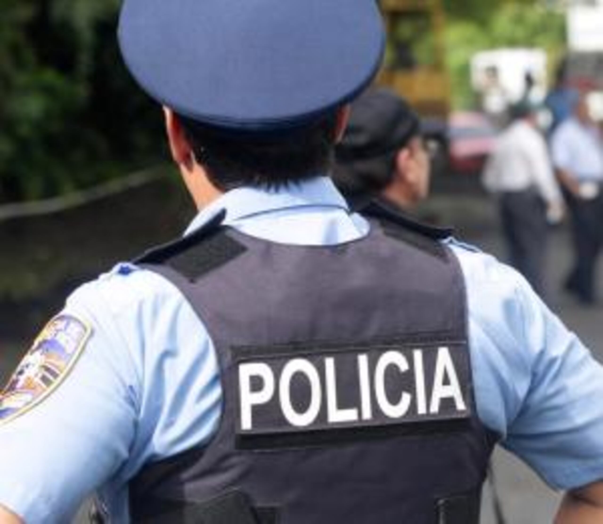 La Policía llegó a a escena a eso de las 11:25 a.m. luego de que se recibiera una llamada anónima alertando sobre la presencia del cadáver en un cuartel de la Policía Municipal de Carolina. (Archivo)