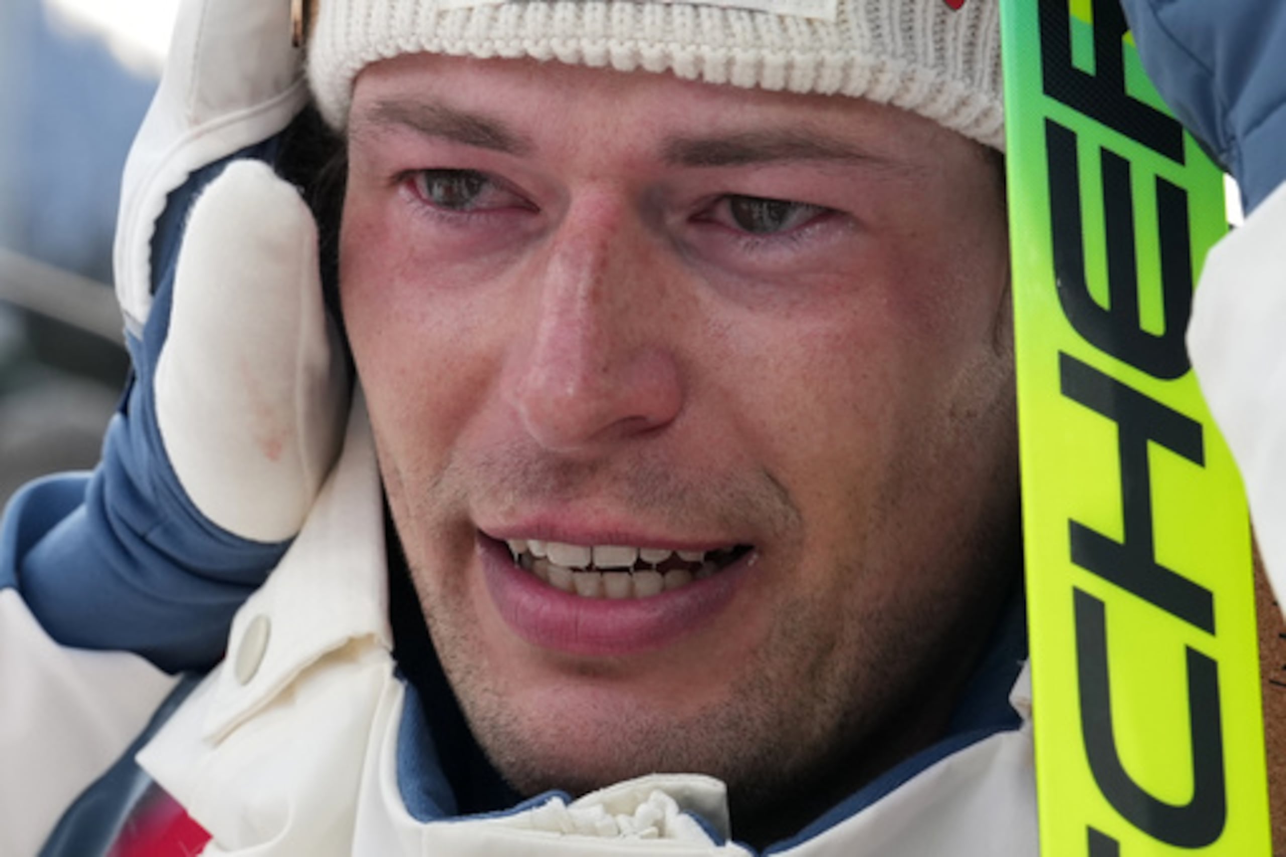 Sturla Holm Laegreid, de Noruega, reacciona después de ganar el bronce en la carrera individual masculina de biatlón de 20 kilómetros en los Juegos Olímpicos de Invierno de 2026 en Anterselva, Italia.