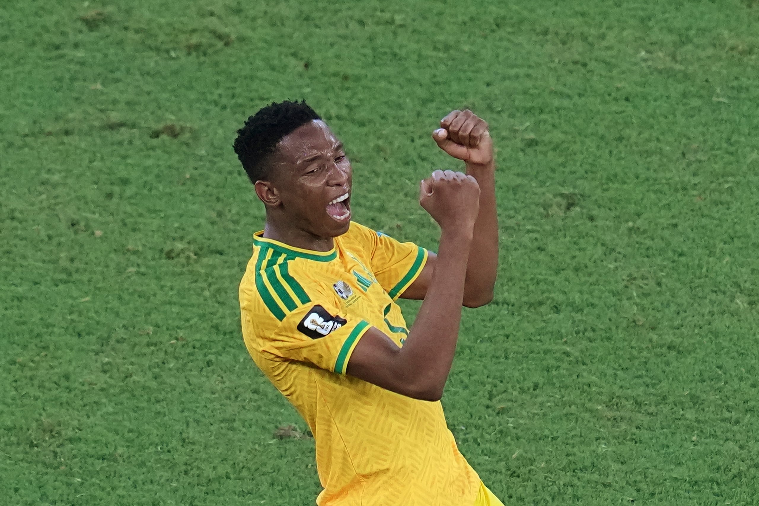 Thalente Mbatta, de Sudáfrica, celebra la victoria ante Corea del Sur en el Mundial.