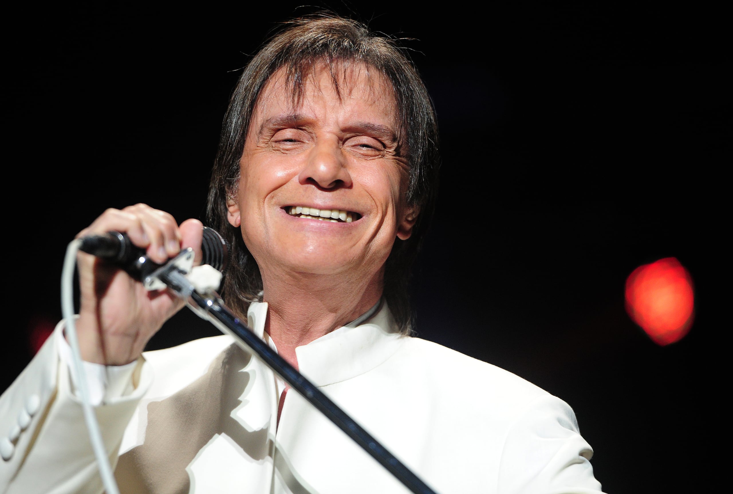 El cantante recibió atención médica y fue dado de alta poco después del incidente.