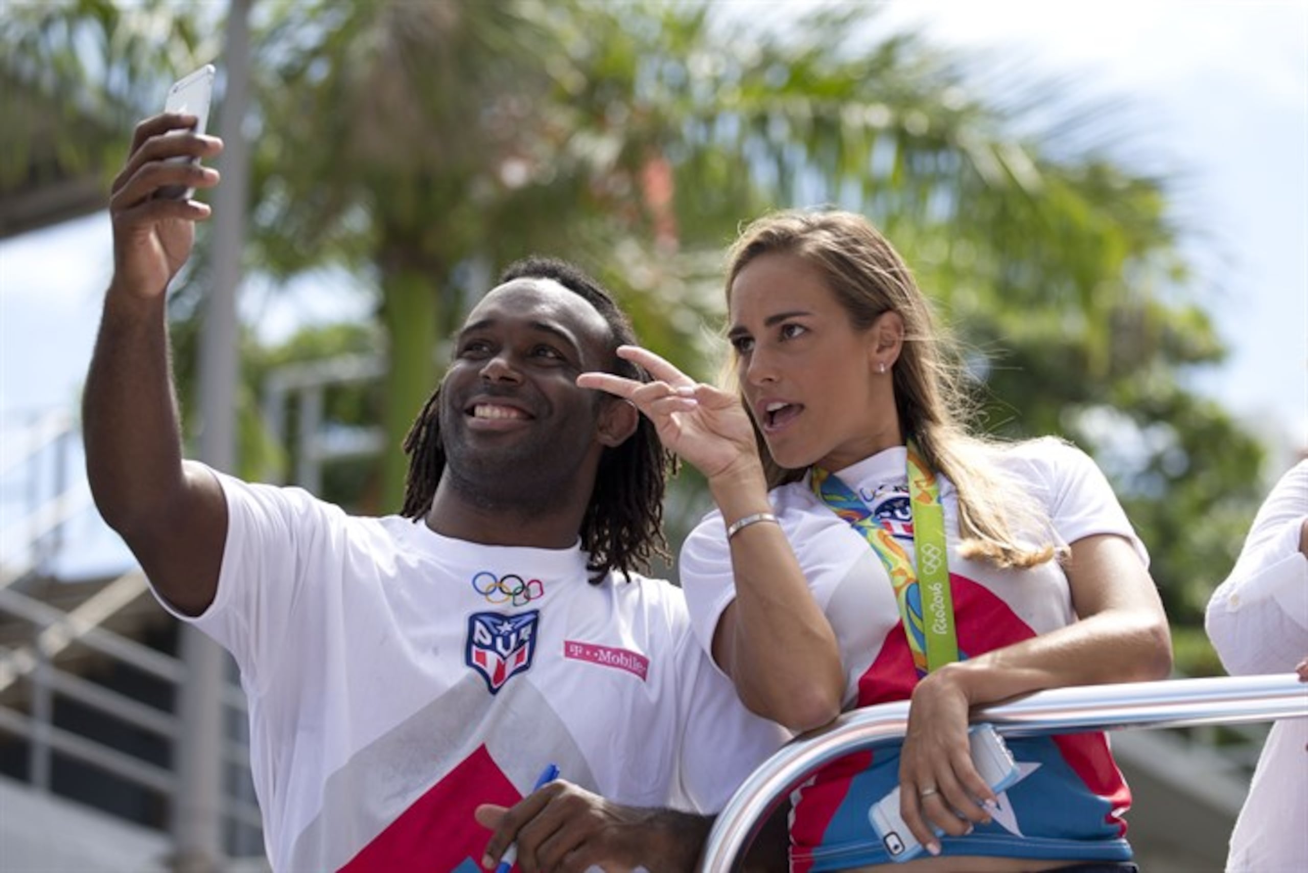 Puig en la caravana compartió con Jaime Espinal, medallista de plata olímpico.