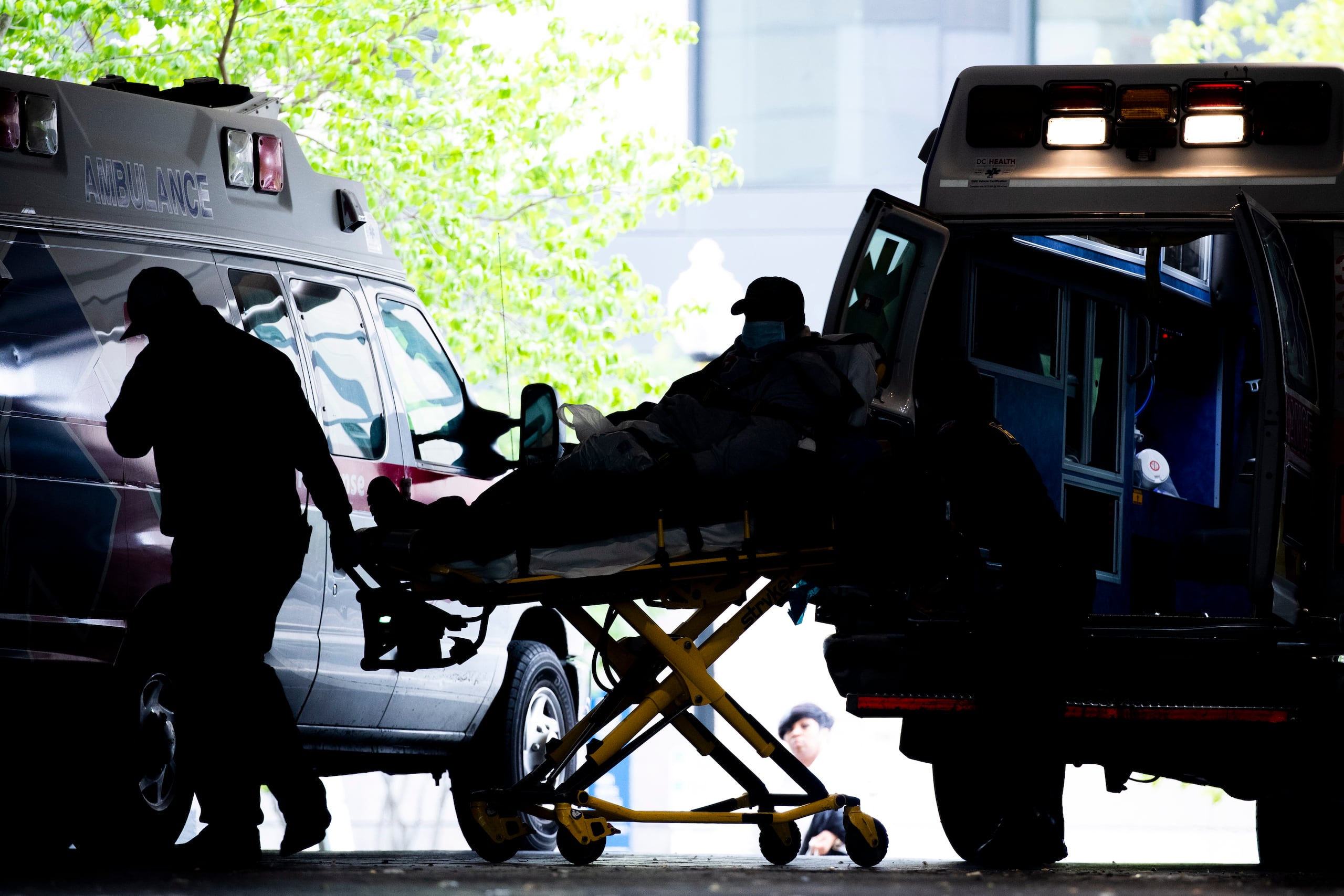 Los dos conductores fueron transportados a hospitales.