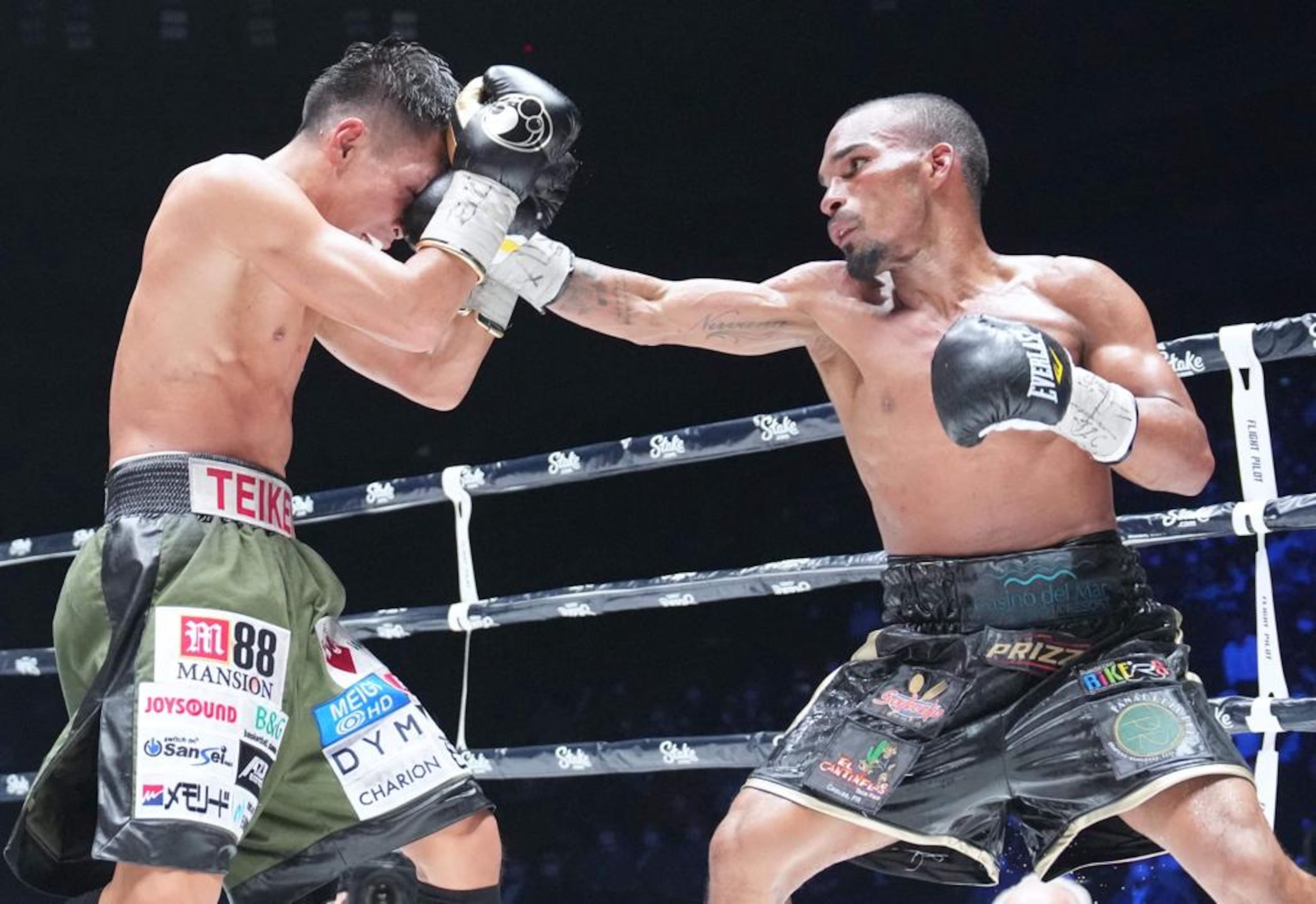 El campeón boicua Jonathan González - con el jab- se enfrentará a otro nicaragüense el 27 de octubre.